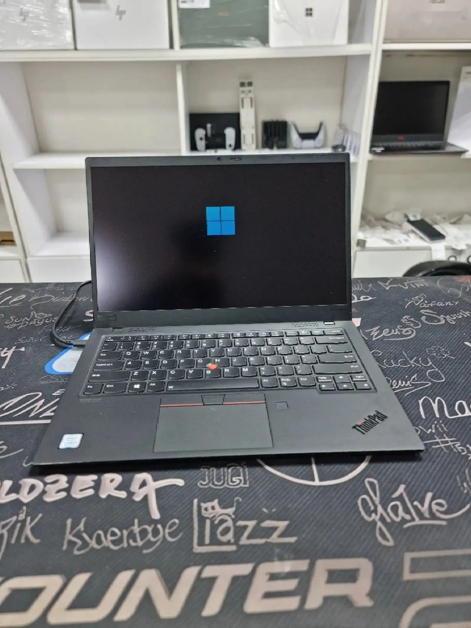 Ноутбук Lenovo x1 сенсорный i5 8265U UHD 8/512gb