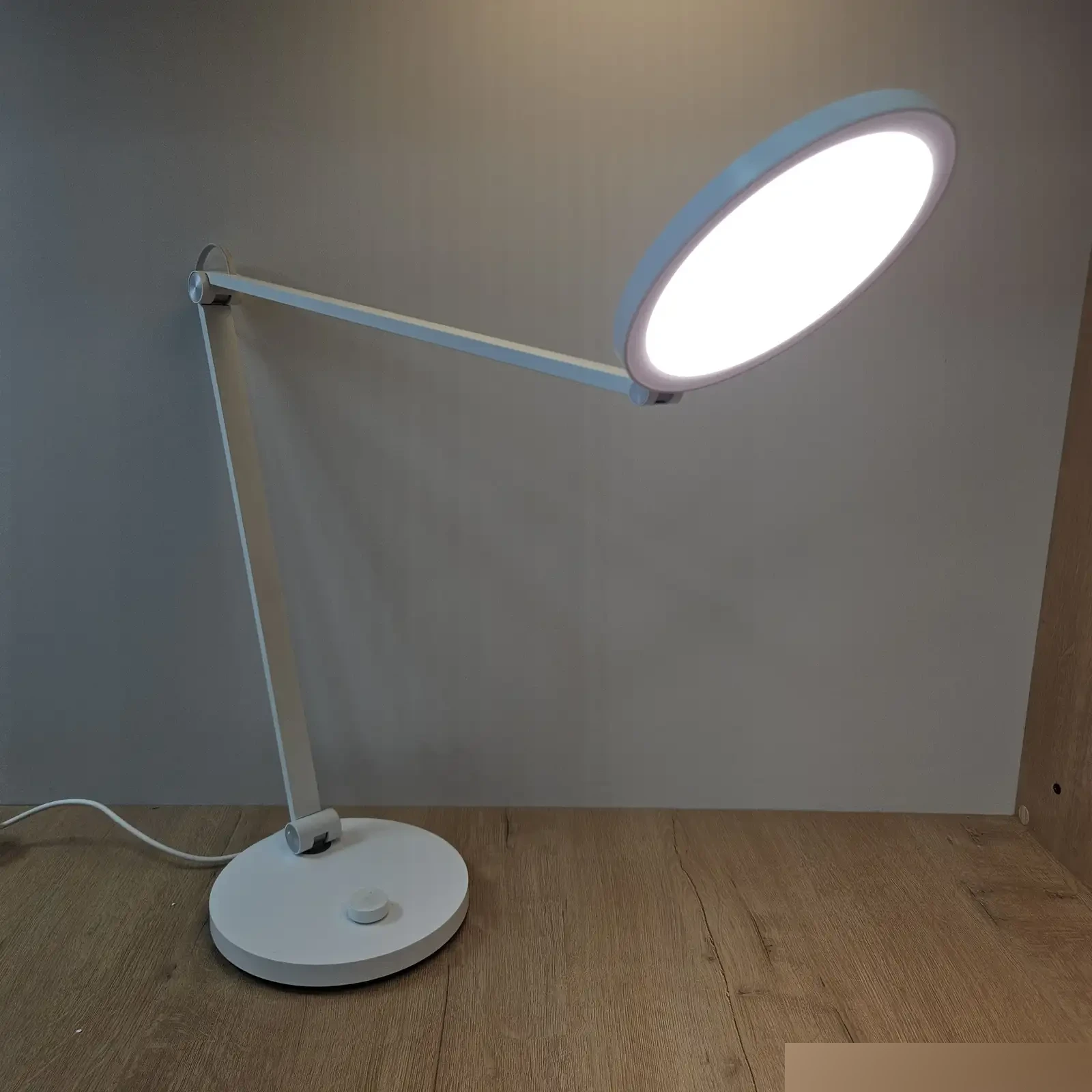 Настольная лампа Xiaomi Mi Smart LED Desk Lamp Pro