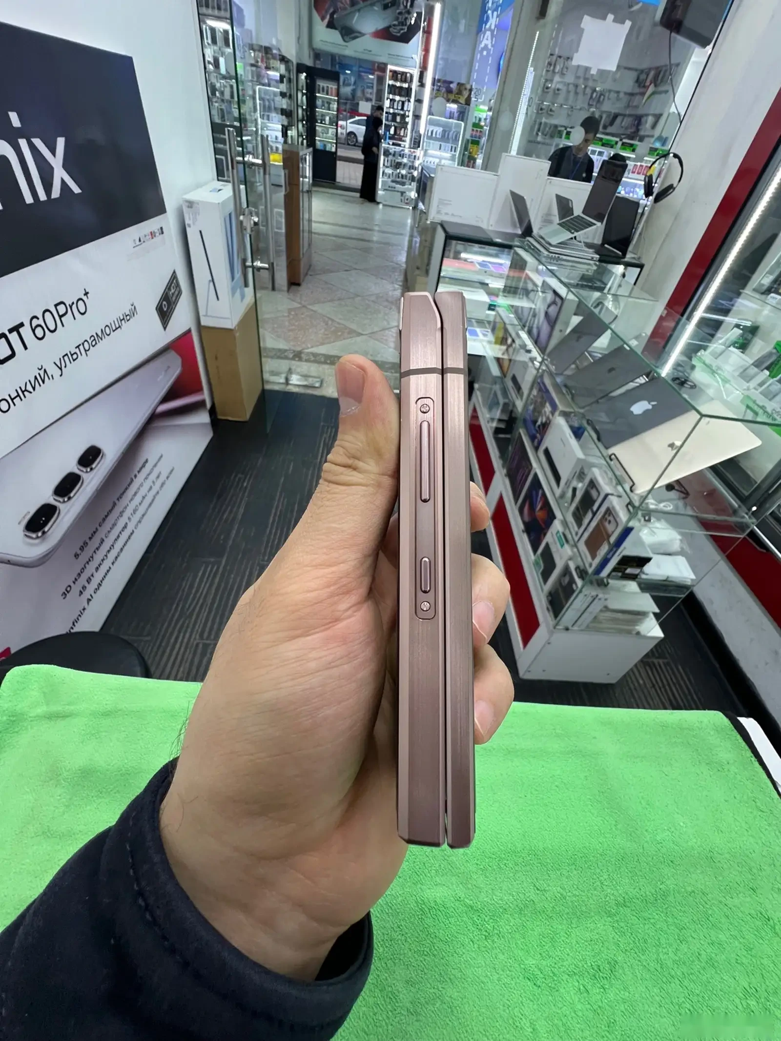 Samsung Galaxy w 2019 — фото 4