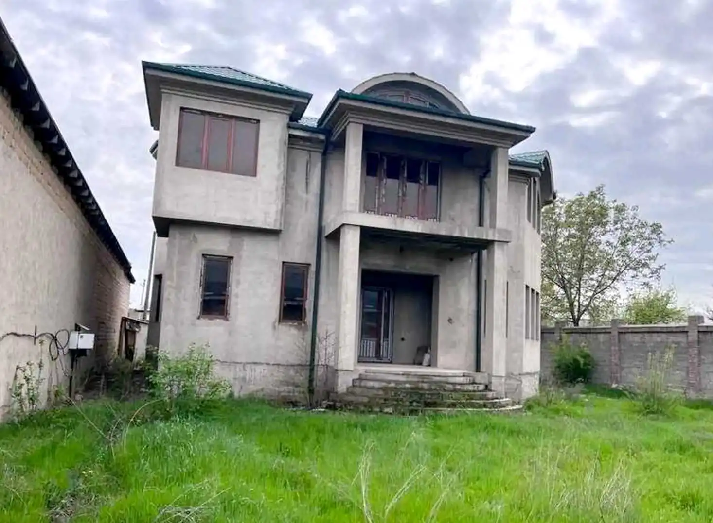 2 этажный, 8-комн. дом, 3002 м², 10 соток, Фирдавси