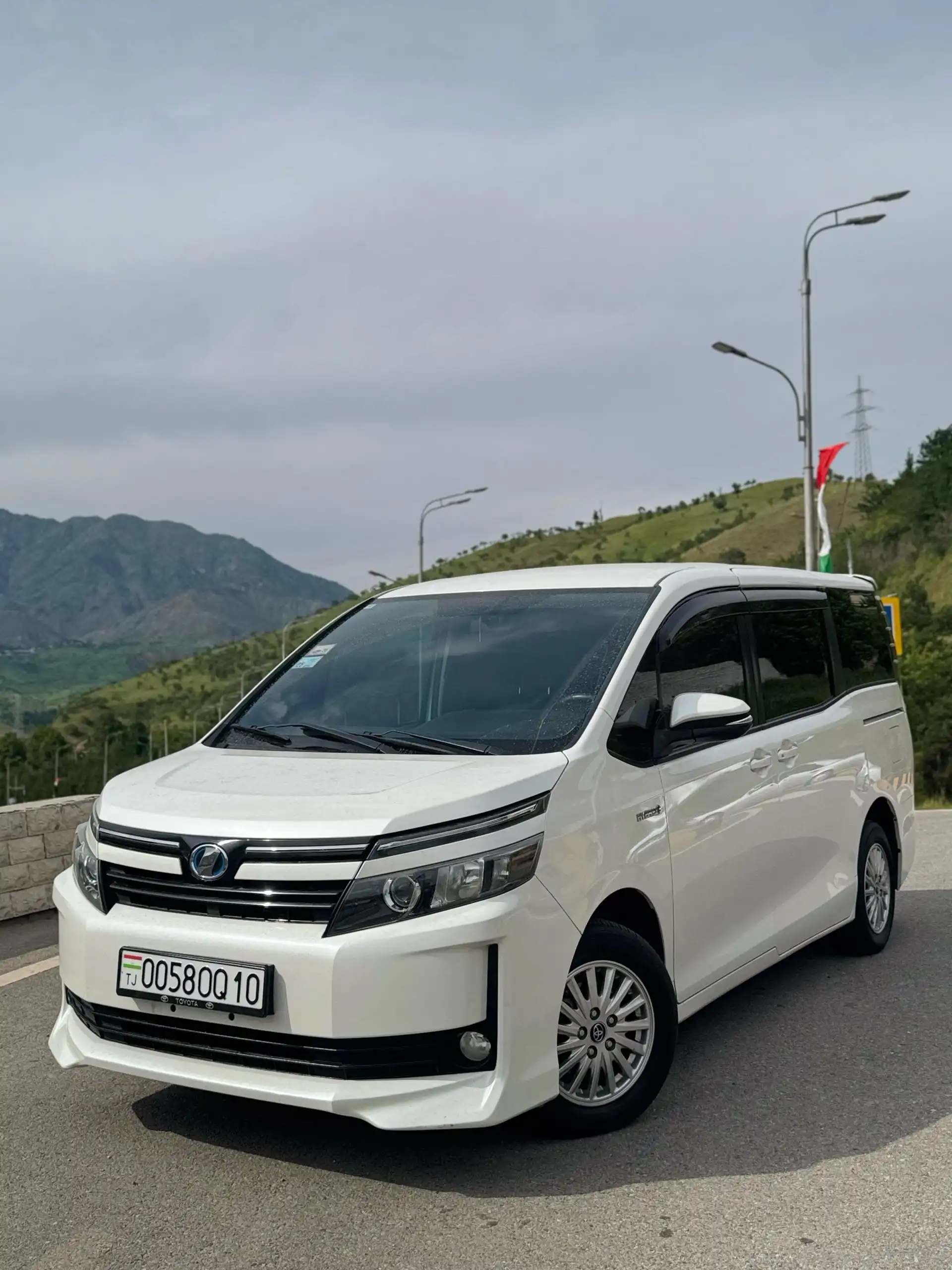 Toyota Voxy 2015