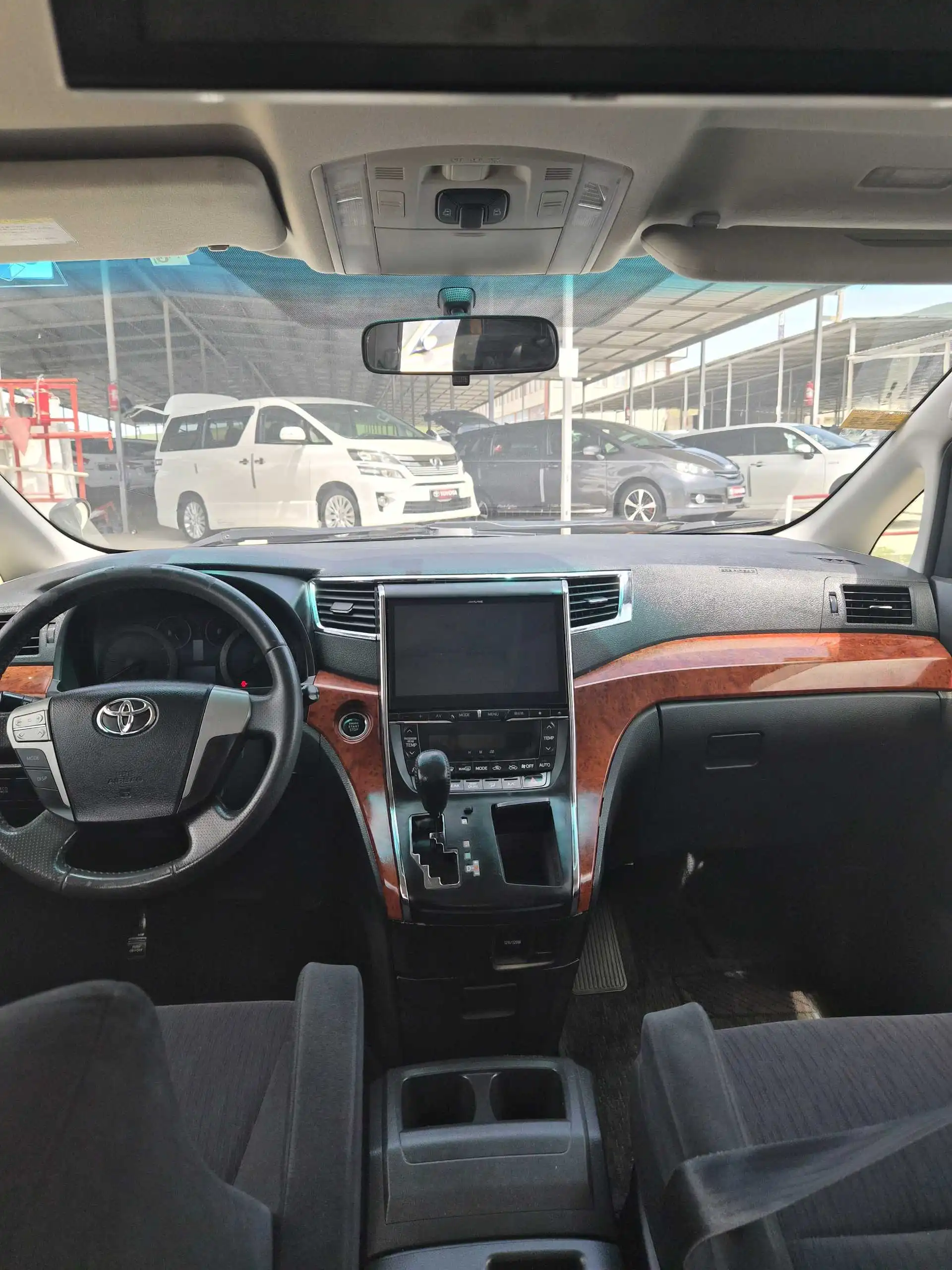 Toyota Vellfire 2014