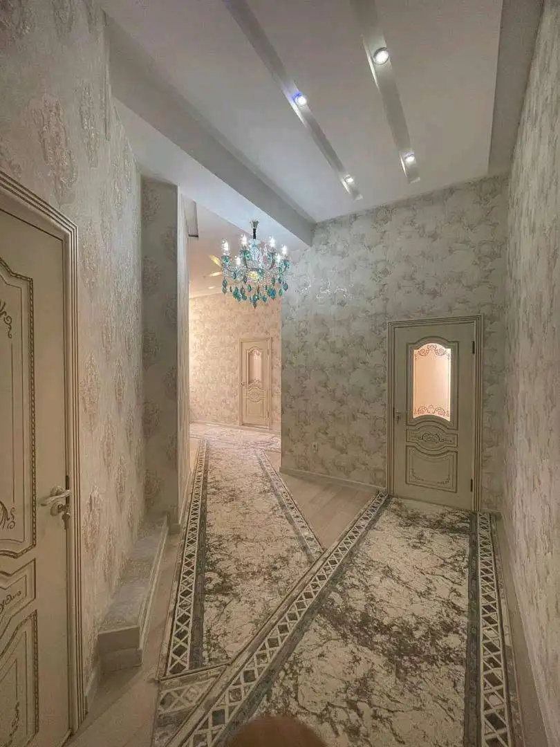 3-к квартира, 17 этаж, 17 м², Фирдавси