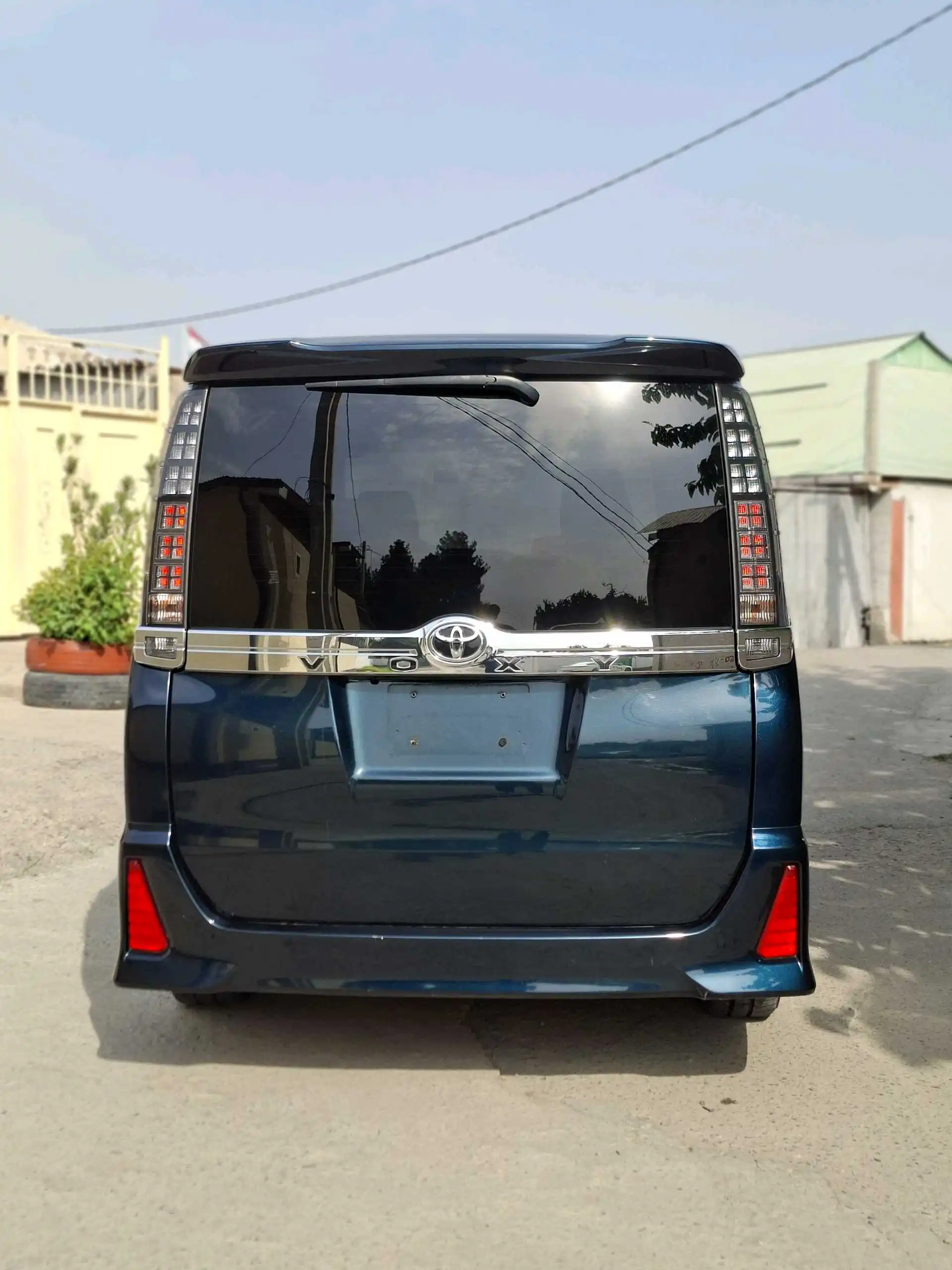 Toyota Voxy 2014