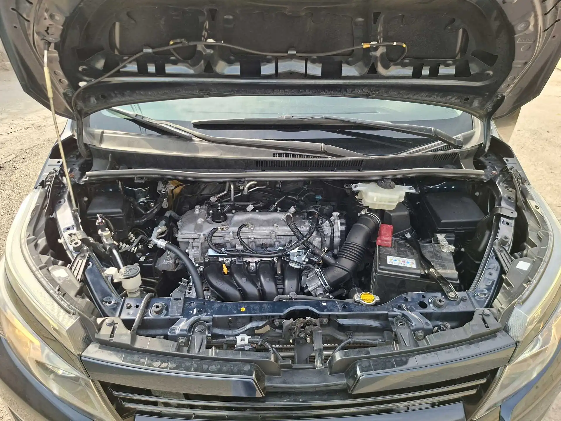 Toyota Voxy 2014