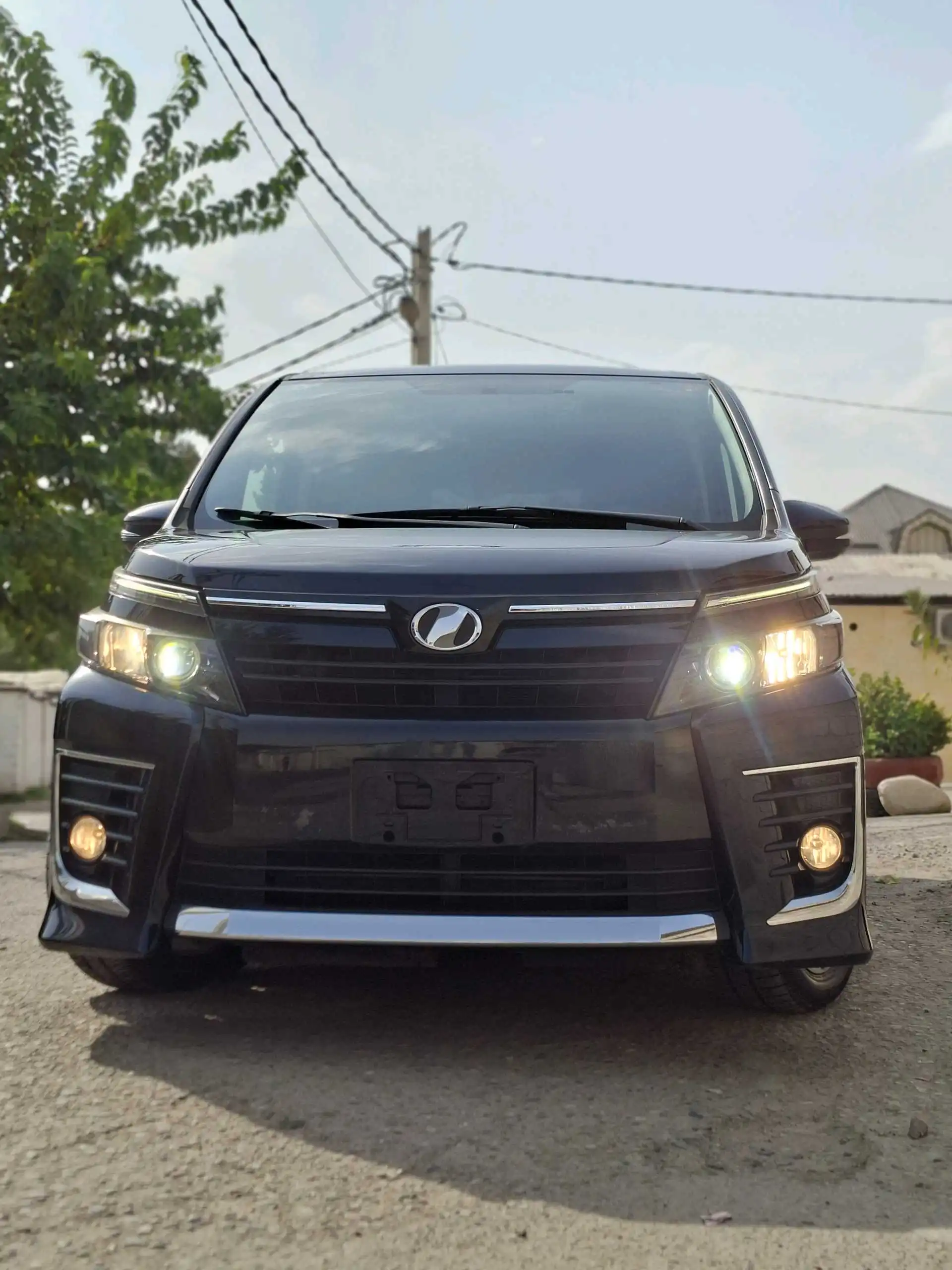 Toyota Voxy 2014