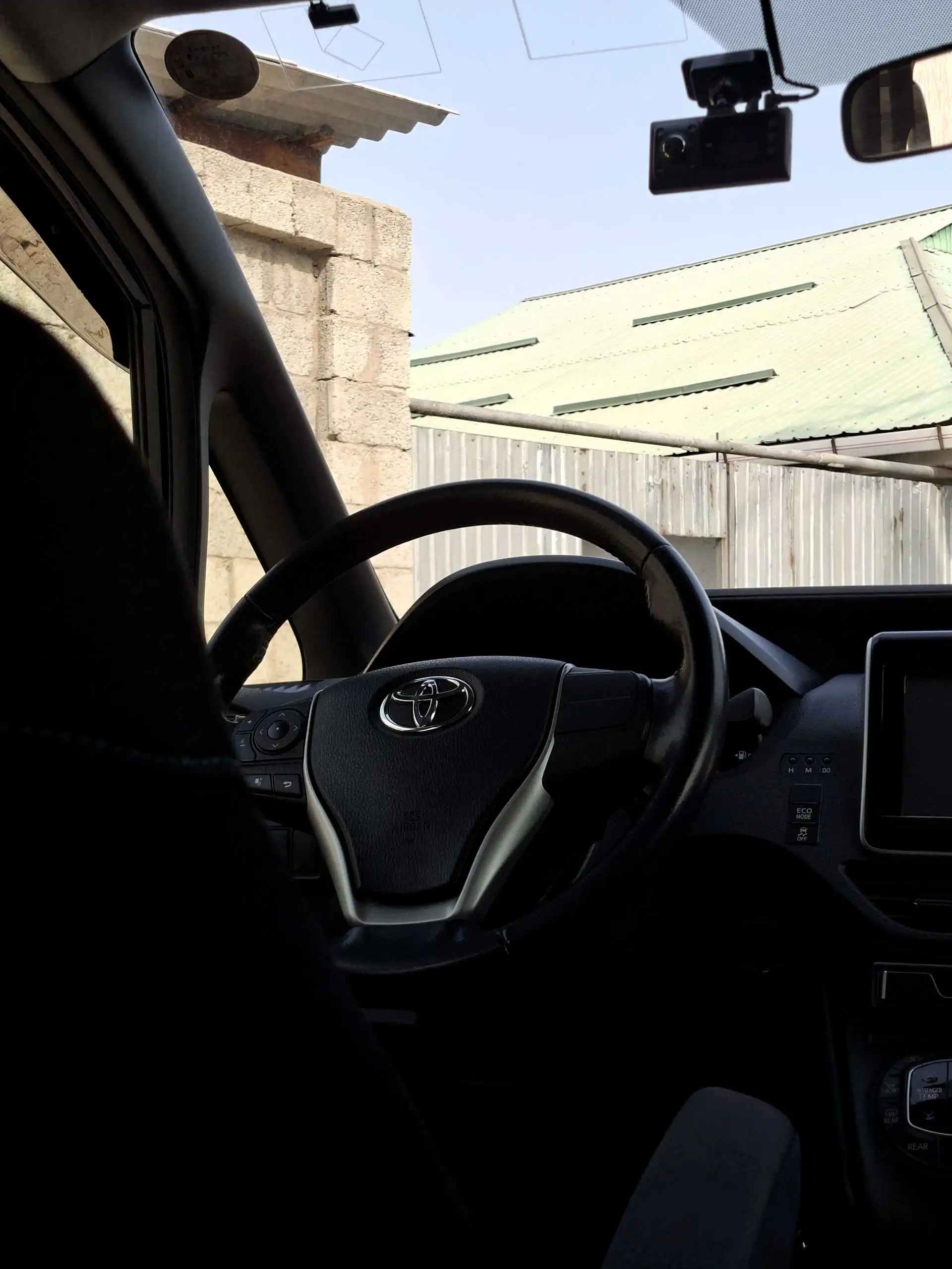 Toyota Voxy 2014