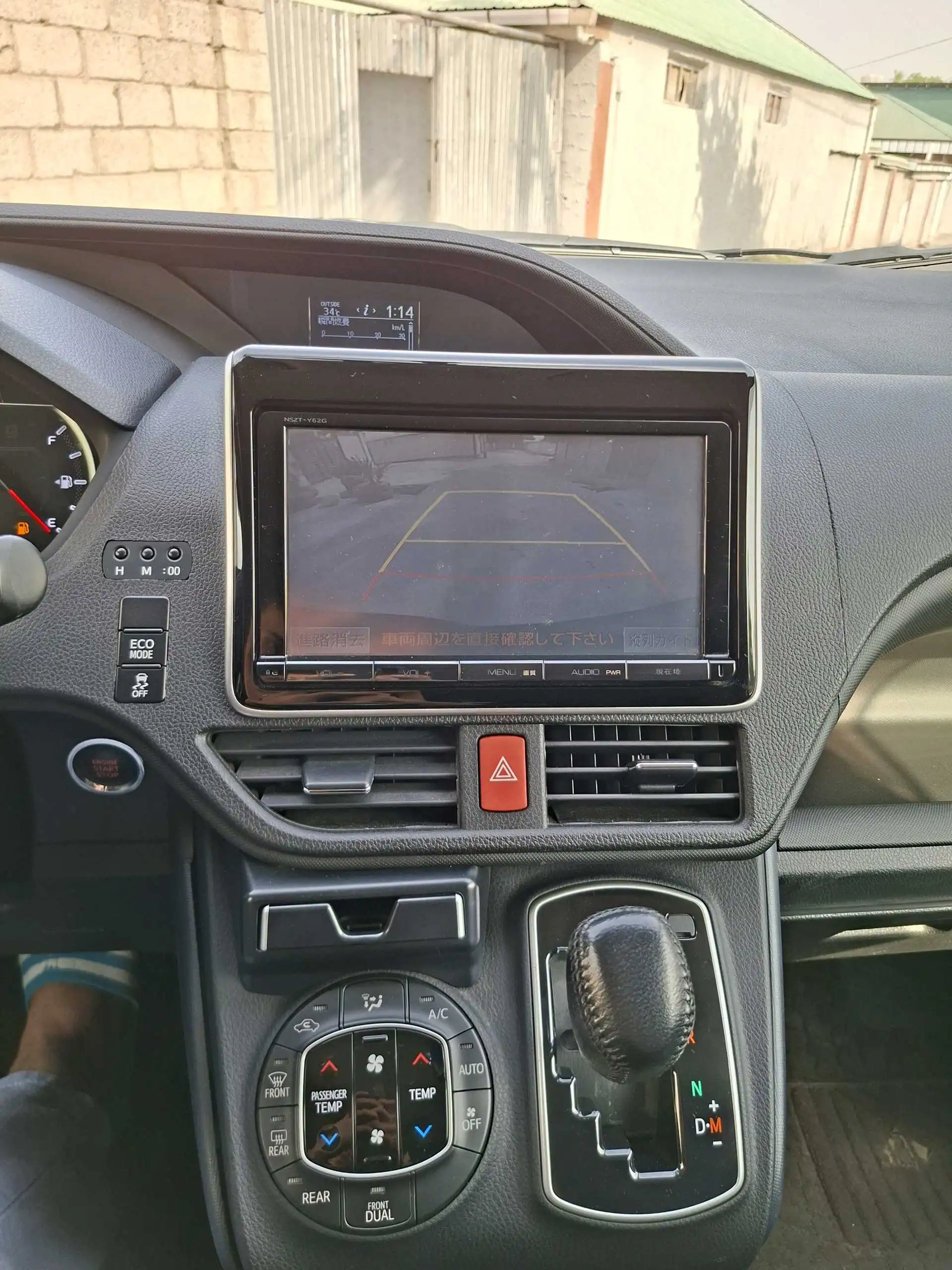 Toyota Voxy 2014