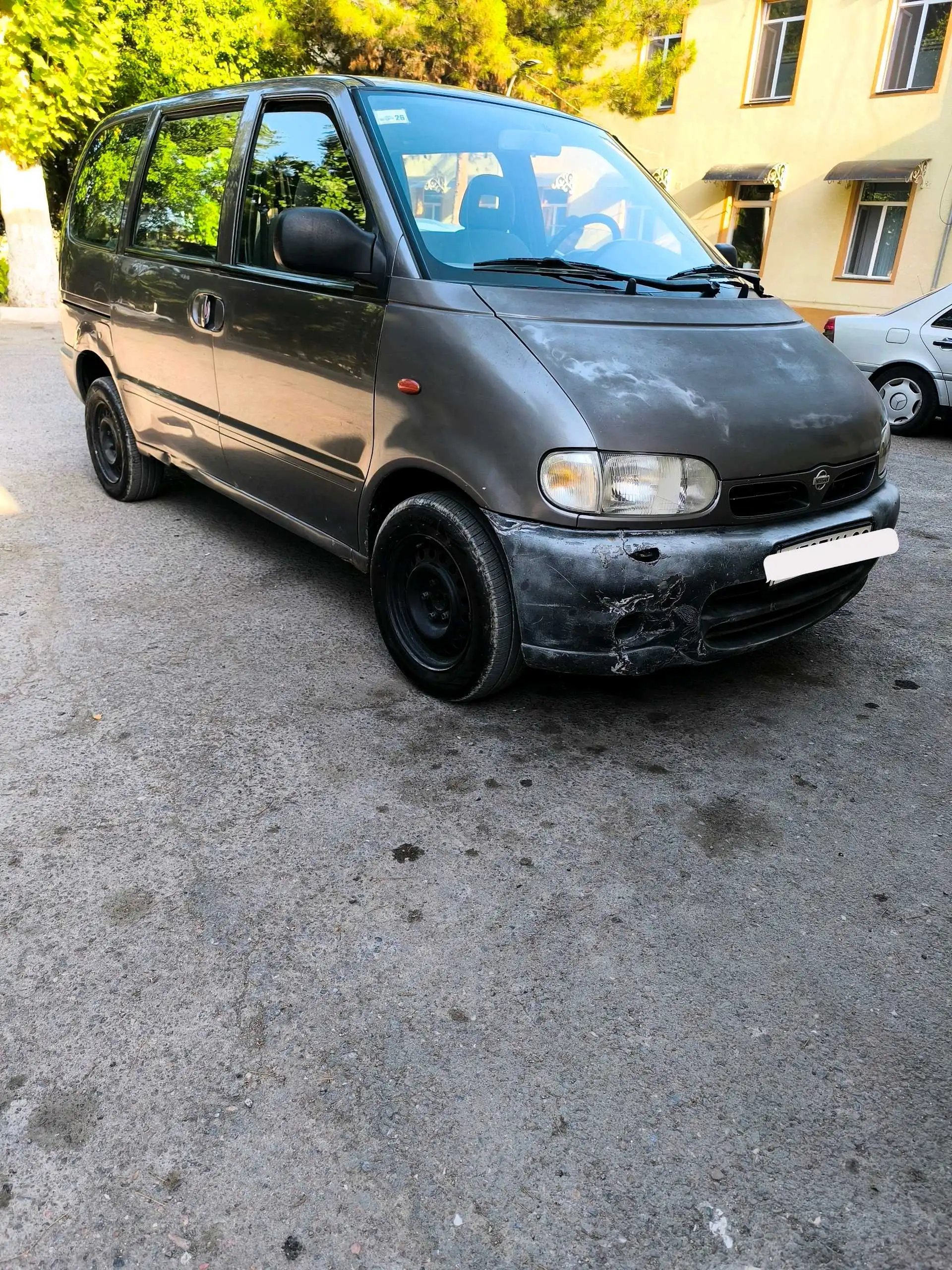 Nissan Serena 1999