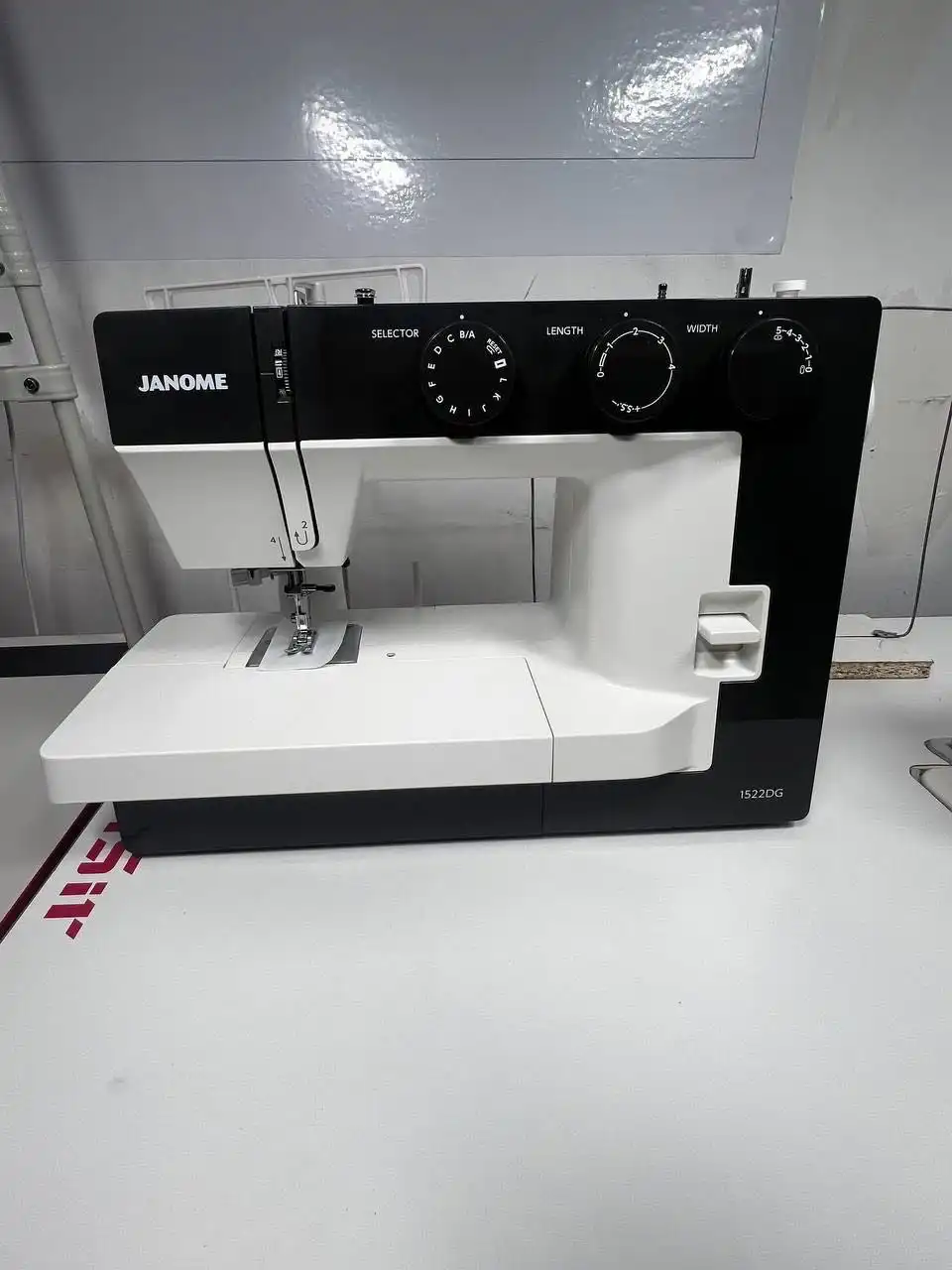 Мошинаи Дарздузи JANOME 1522 RG