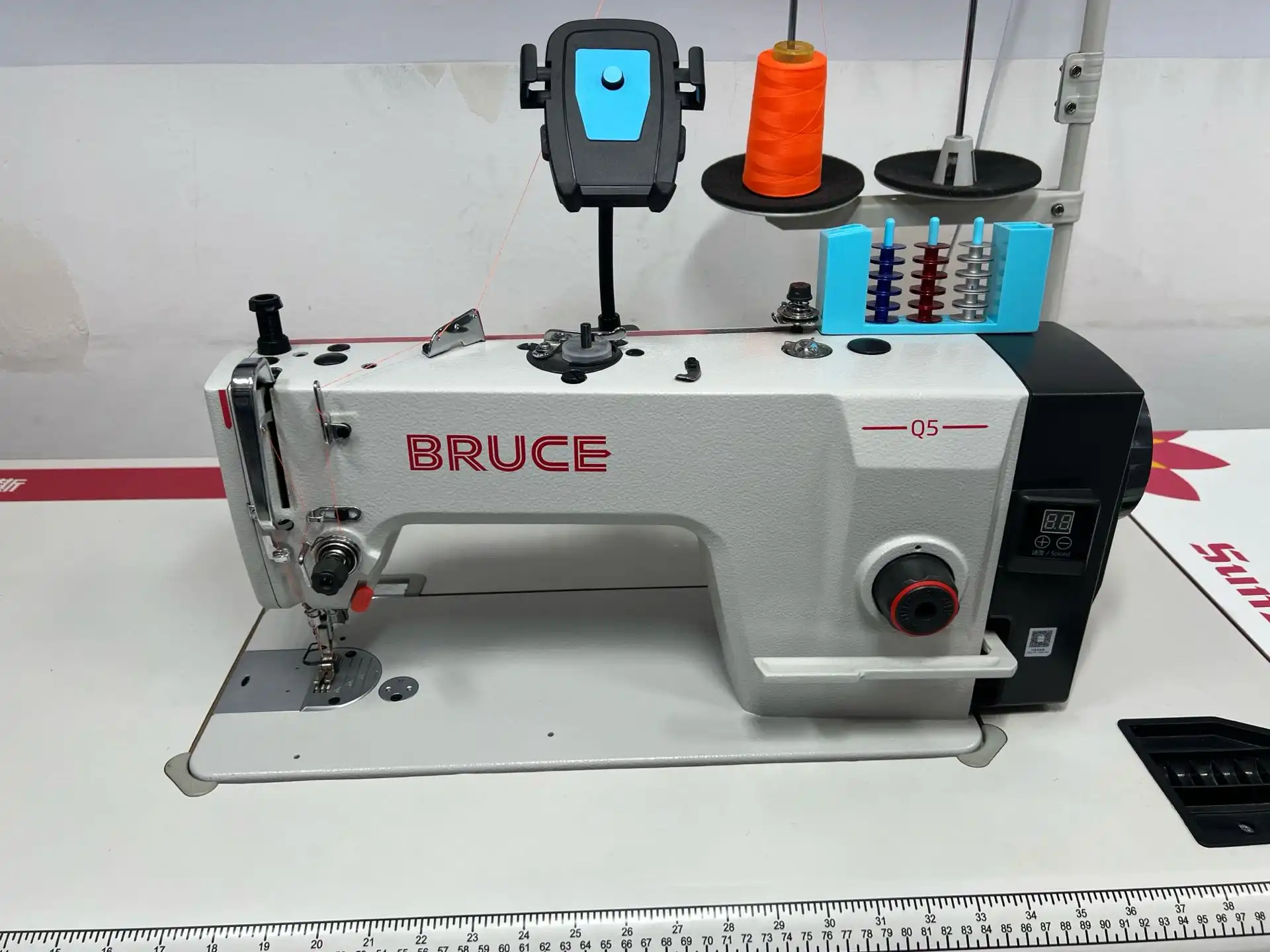 Мошинаи дарздӯзии BRUCE Q5