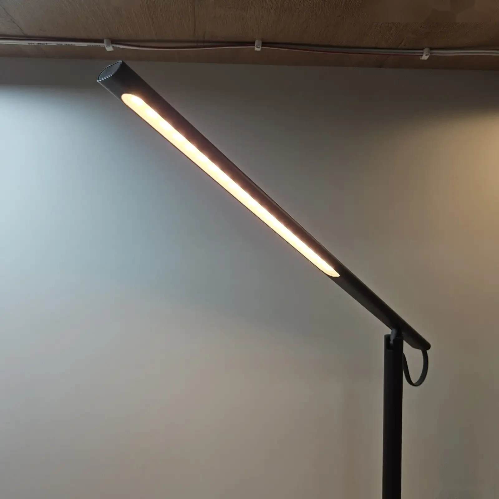 Светодиодная настольная лампа Xiaomi Mijia LED Desk Lamp 1S