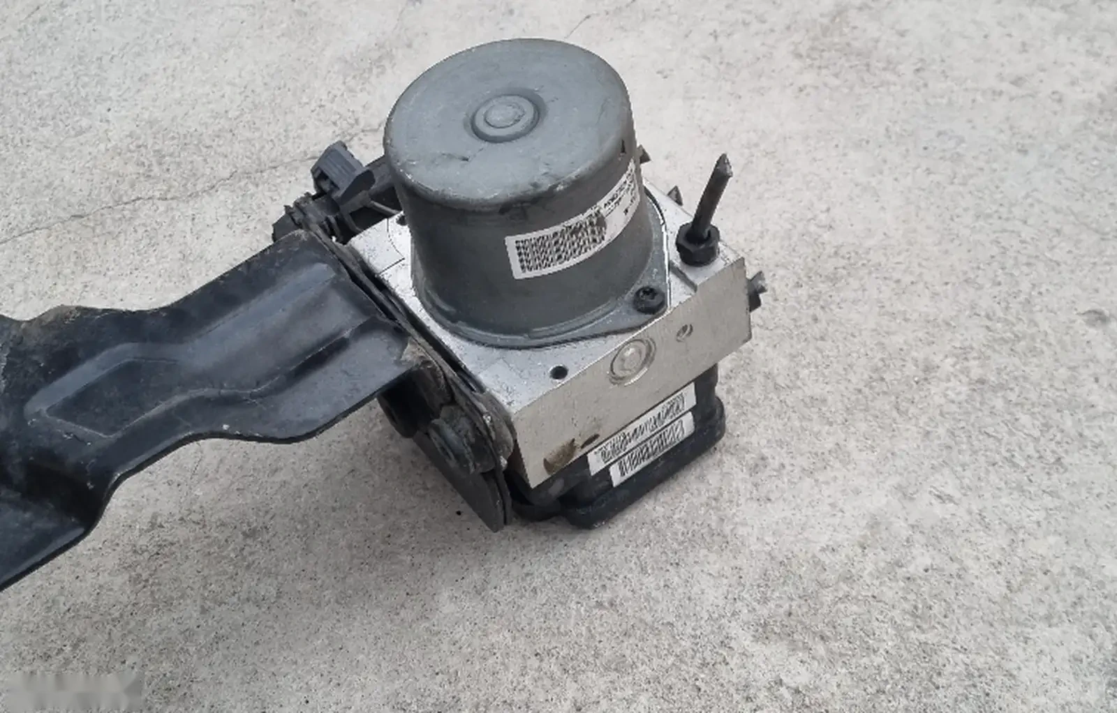 Блок ABS от Hyundai Avante MD 2014-2016 — фото 2