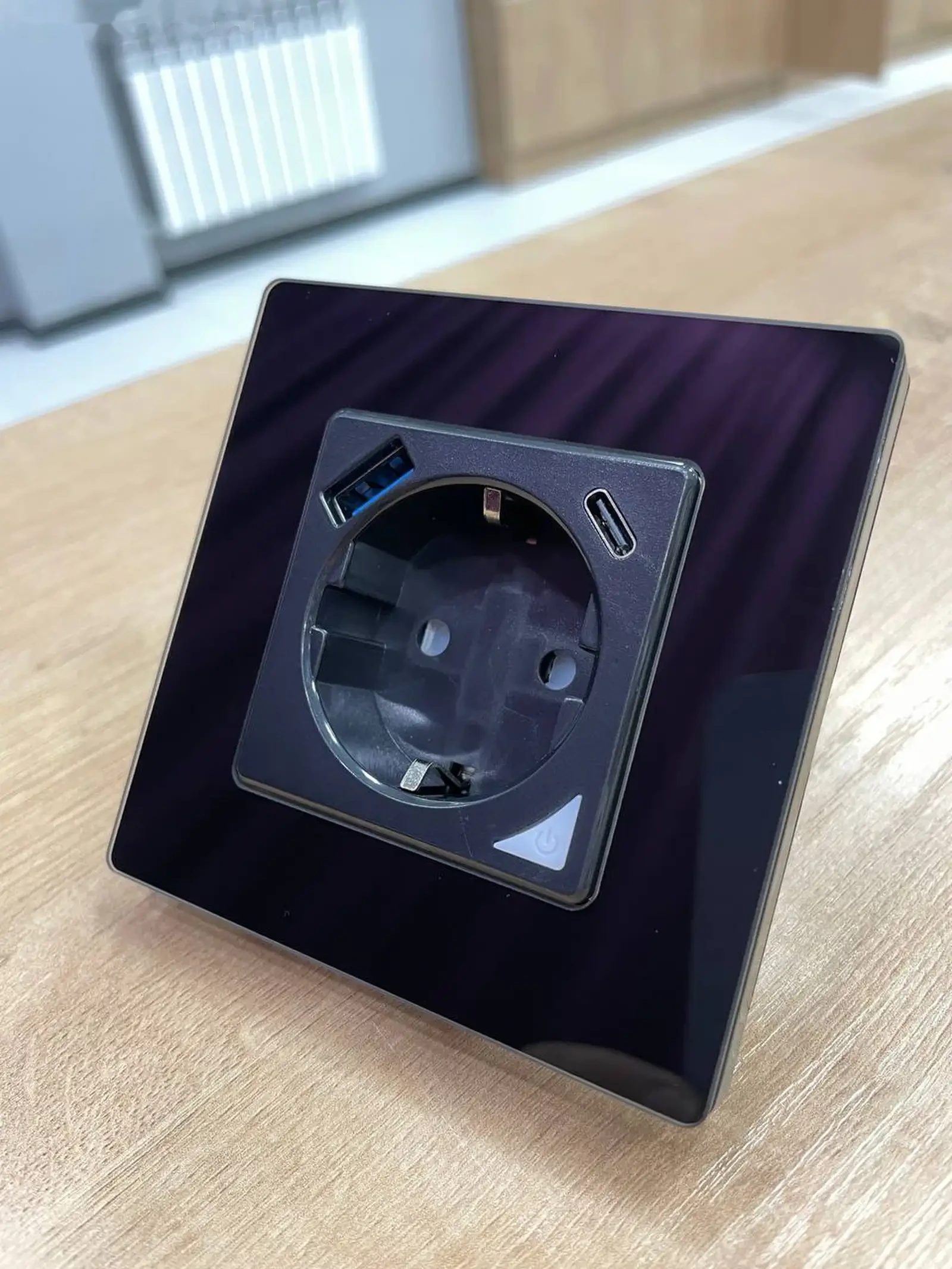 Розетка 220 V с USB и Type C, WiFi