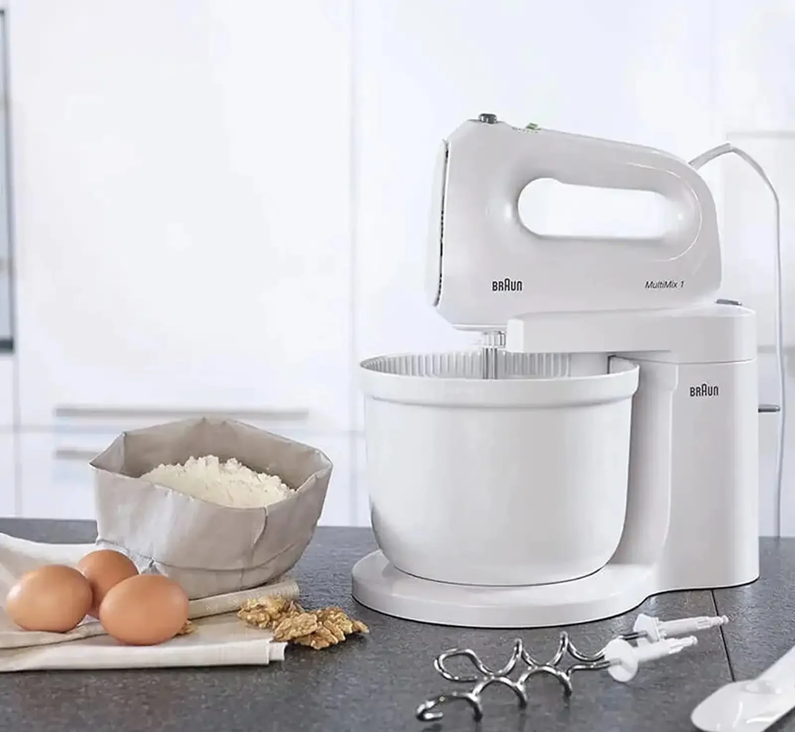 Миксер с чашкой и ручной Braun HM1070