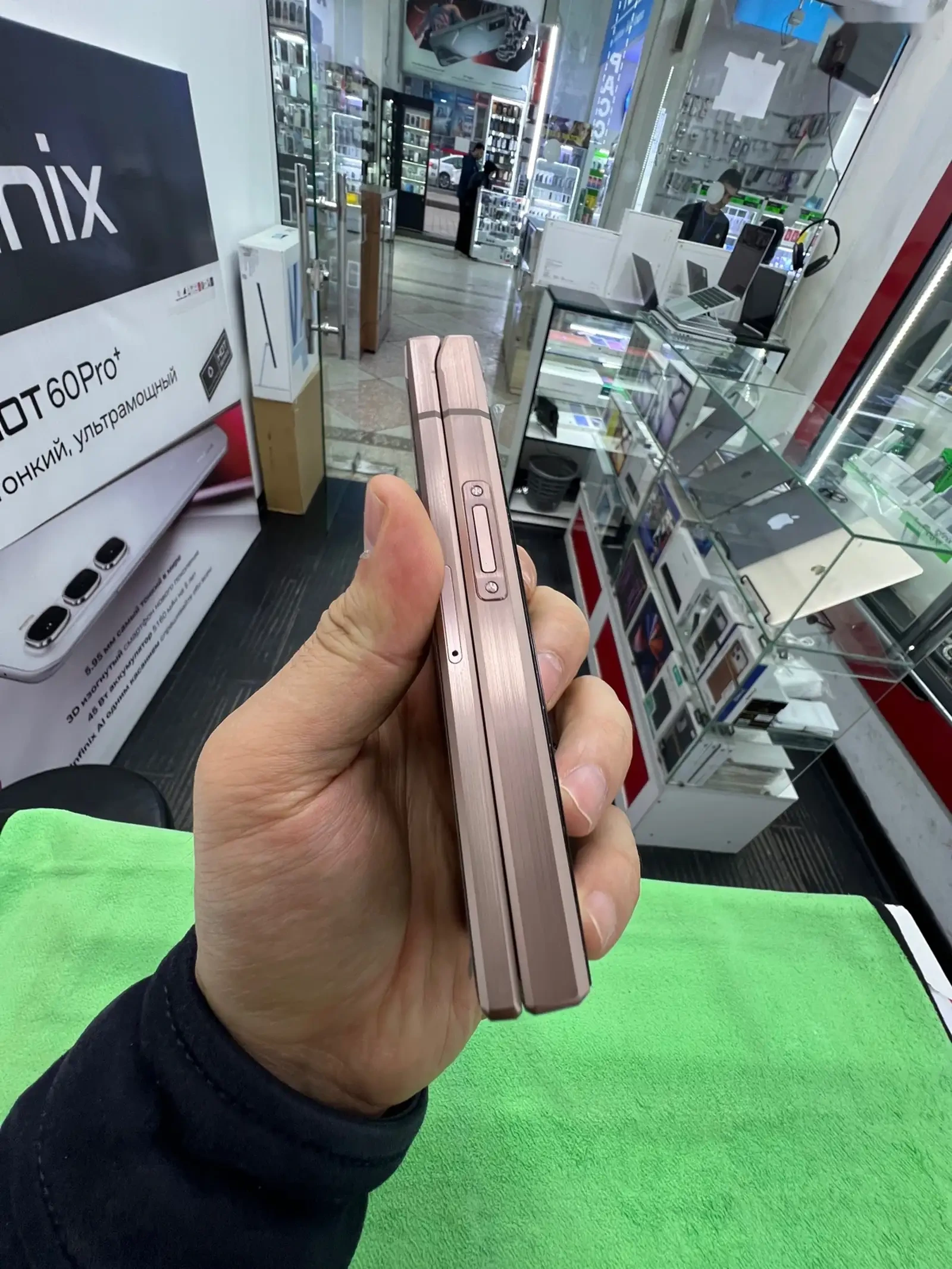 Samsung Galaxy w 2019 — фото 7