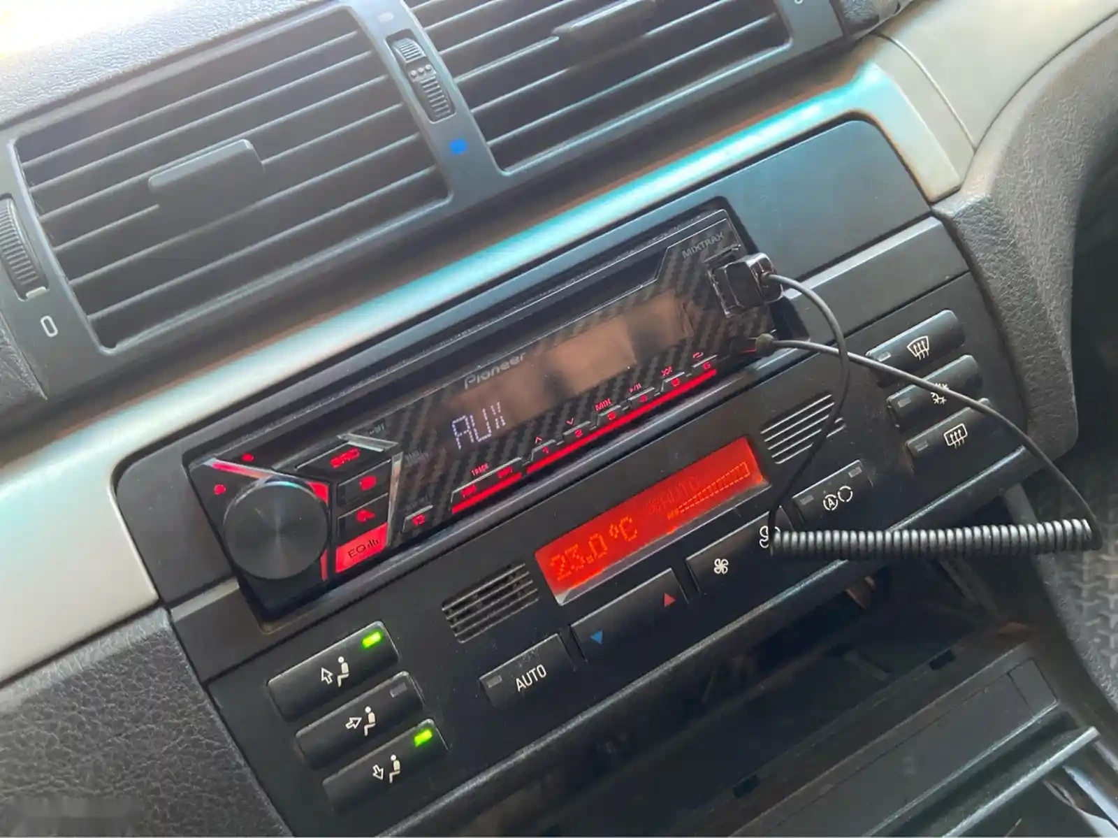 Автомобильный Aux Bluetooth 5.0 адаптер — фото 3