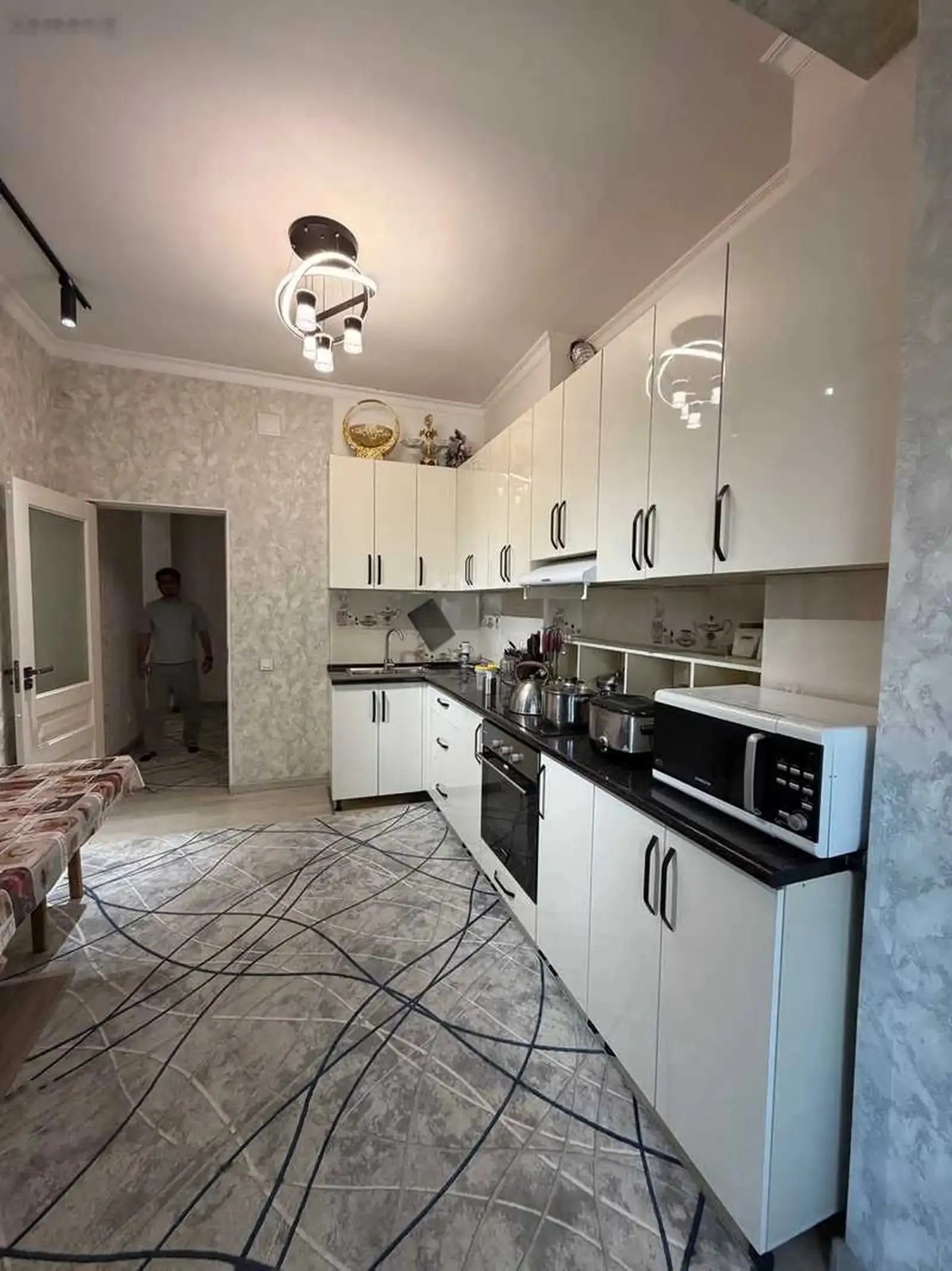 2-комн. квартира, 9 этаж, 80м², Шохмансур