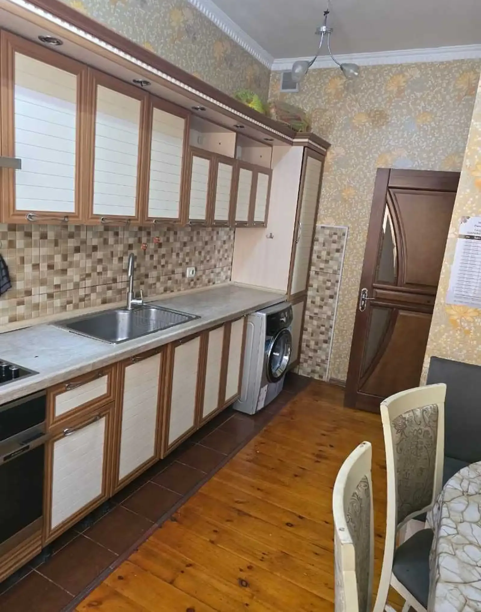 2-комн. квартира, 3 этаж, 80м², Фирдавси