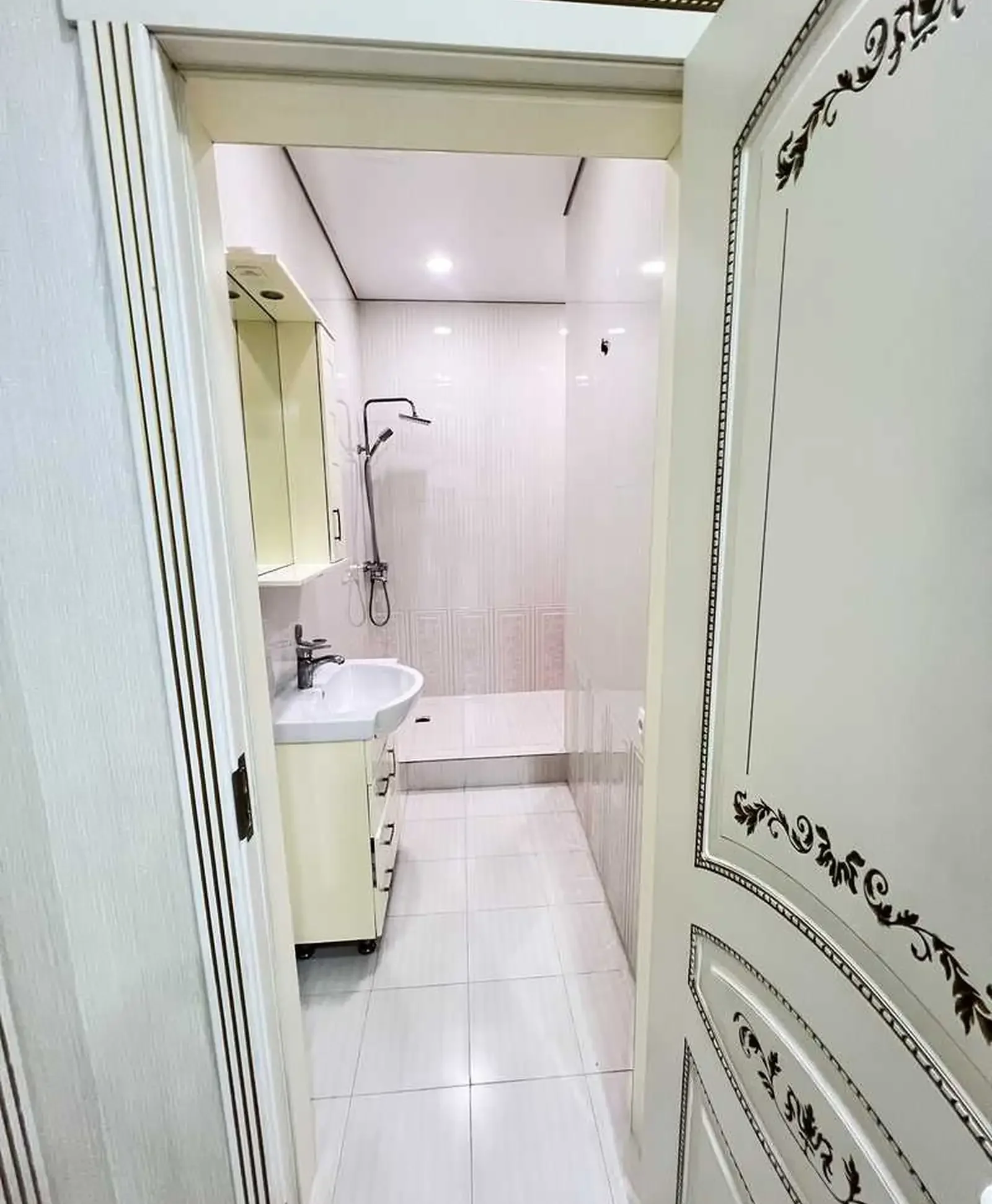 3-комн. квартира, 8 этаж, 160м², Сино 82 мкр — фото 8