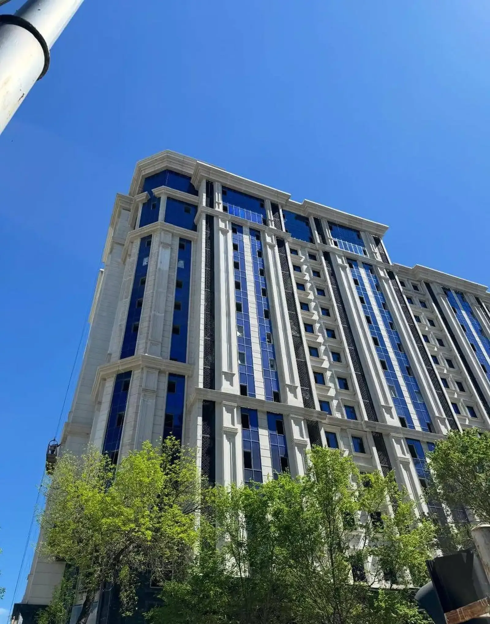 2-комн. квартира, 13 этаж, 97 м², Шохмансур