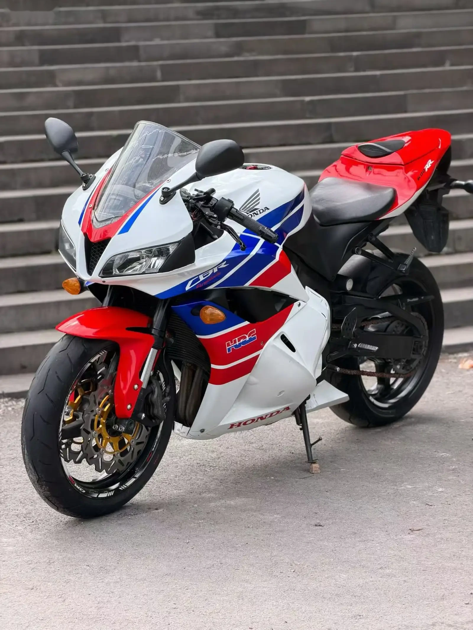 Мотоцикл Honda cbr600 — фото 7