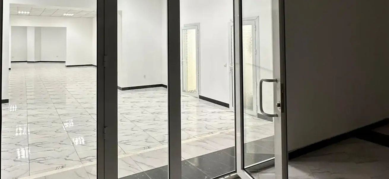 Помещение под свободное назначение, 200м², Перекрёсток Суд Шохмансур Дом Зирбак