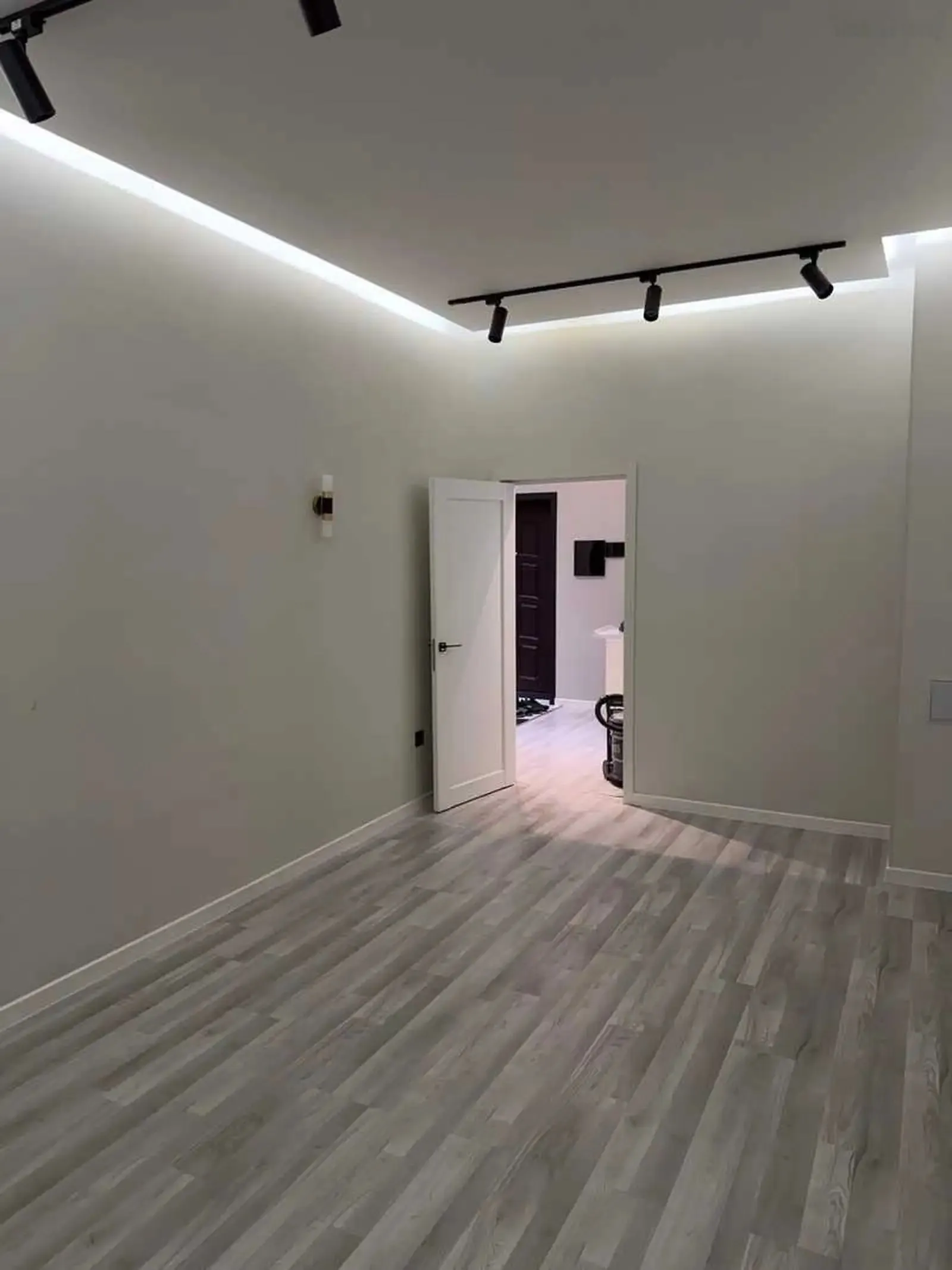 2-комн. квартира, 11 этаж, 75м², Овир