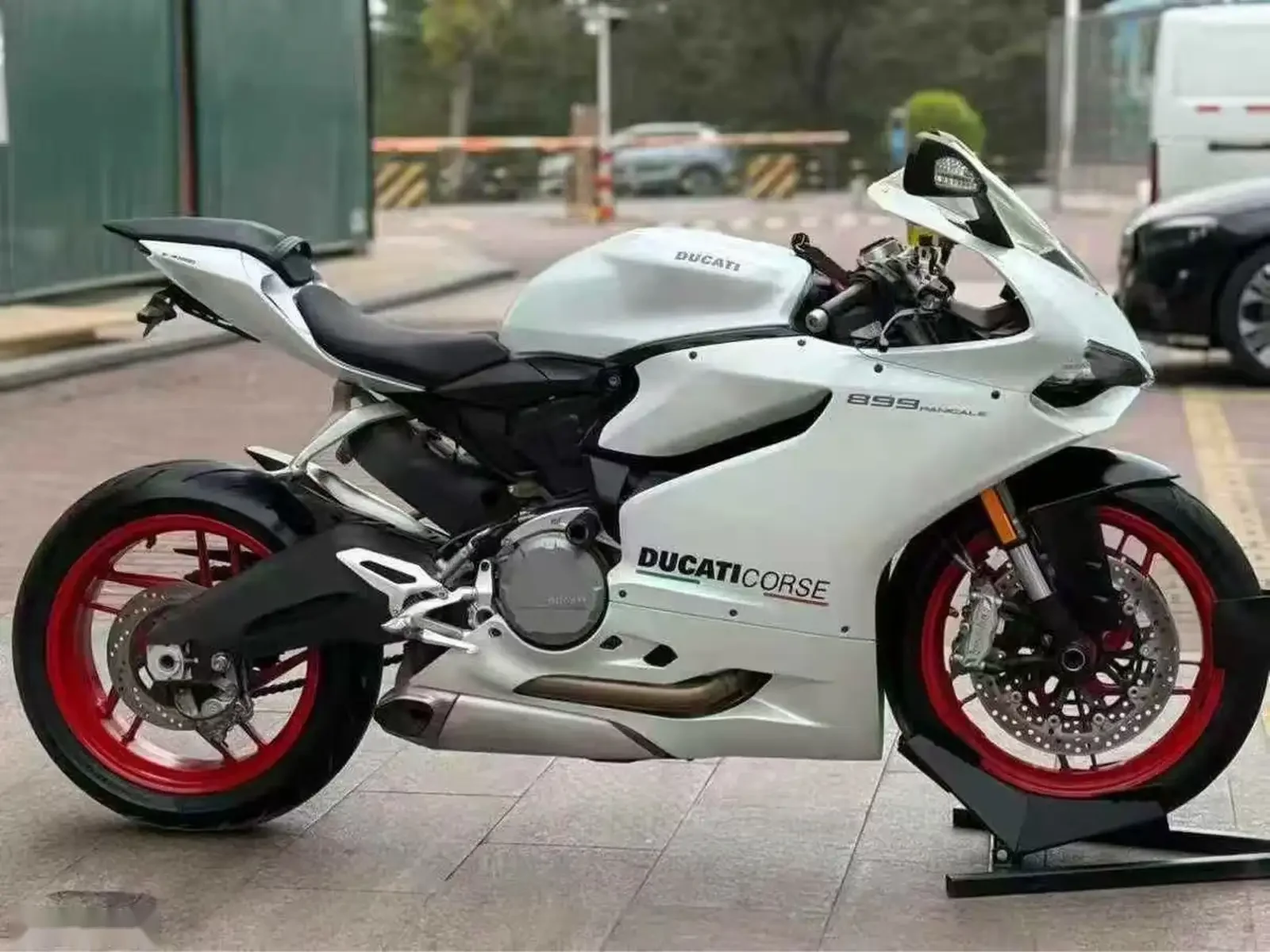 Мотоцикл Ducati — фото 4