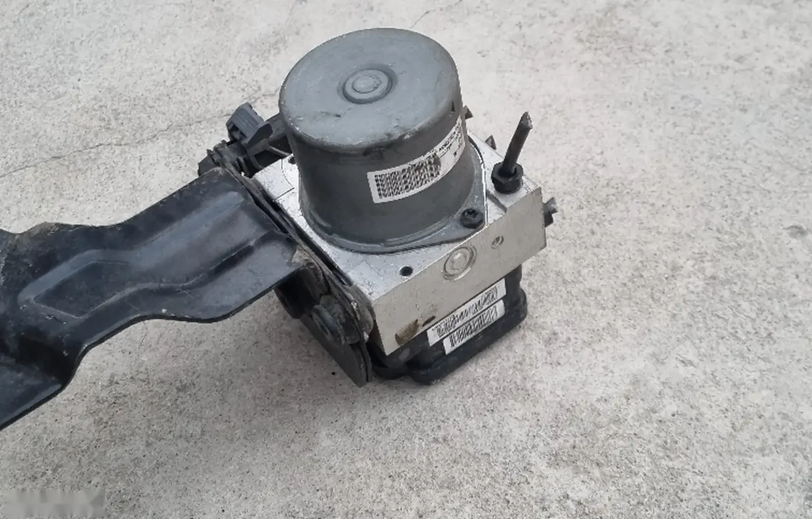 Блок ABS от Hyundai Avante MD 2014-2016 — фото 2