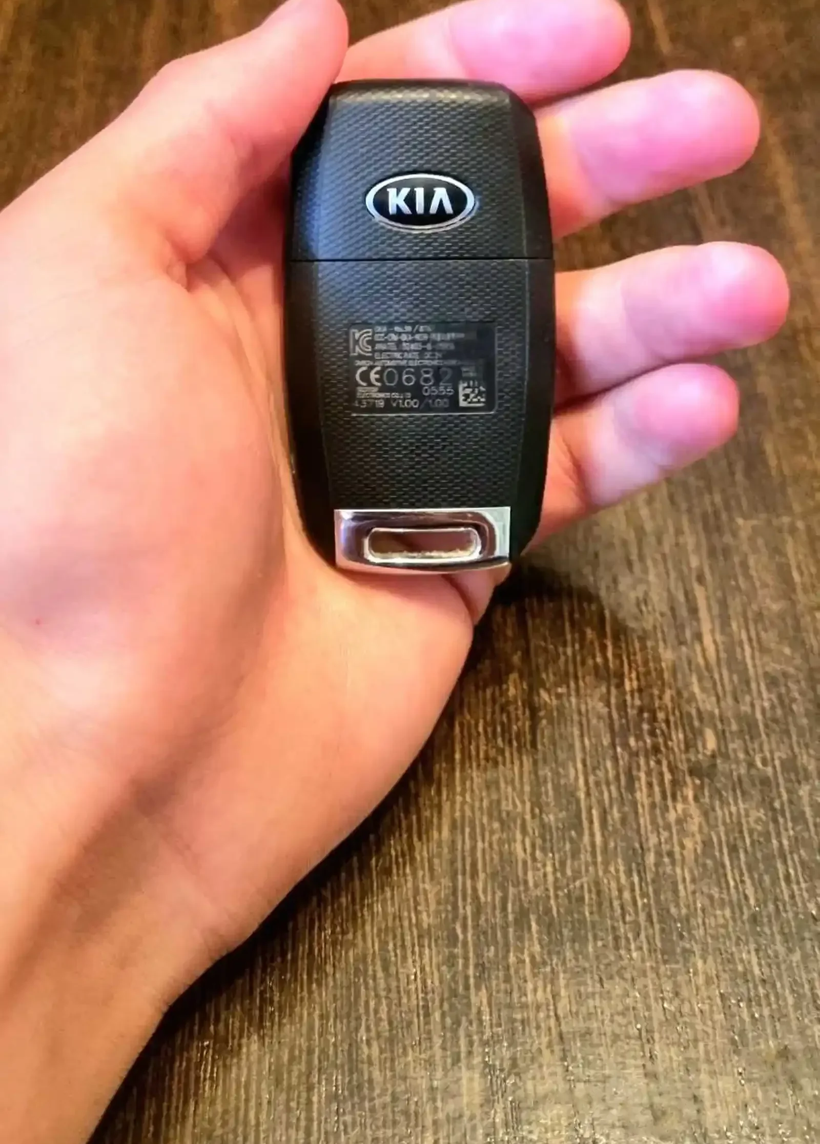 Ключ Kia Sorento UM с 2015 года выкидной с чипом 6F-