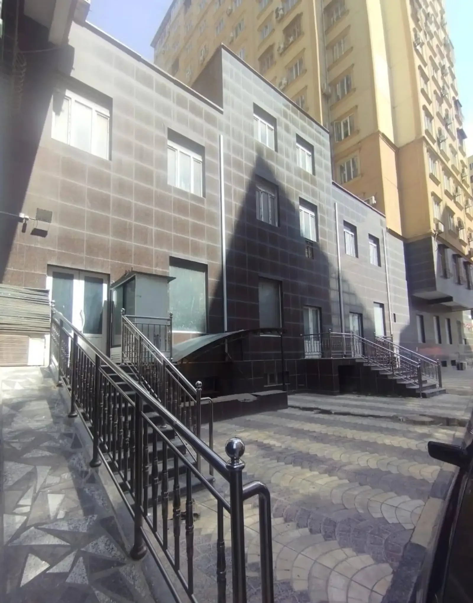 Помещение под магазин / салон, 1200м², Сино