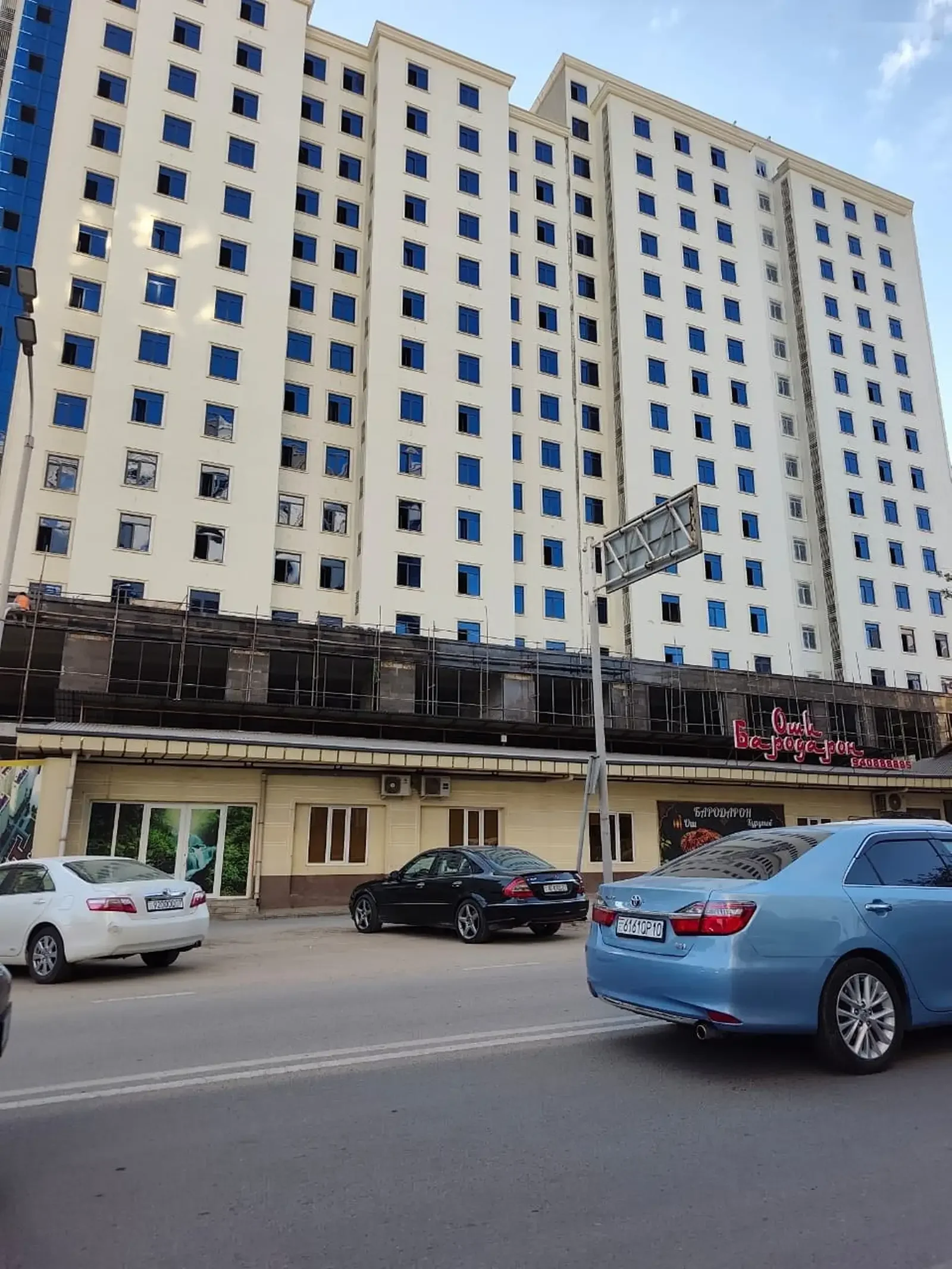 3-комн. квартира, 13 этаж, 90 м², Сино Казокон Оши Бародарон — фото 6