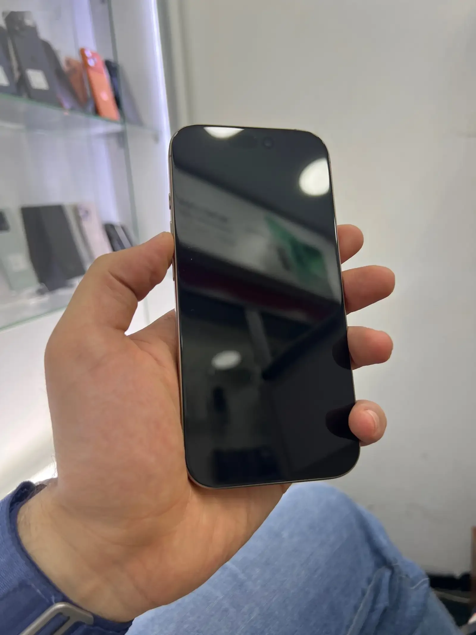 Apple iPhone 16 Pro, 256 gb, Desert Titanium — фото 2