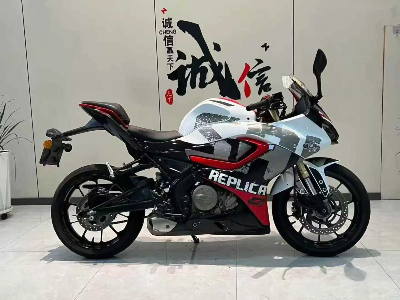 Мотоцикл Ducati 400 на заказ — фото 2