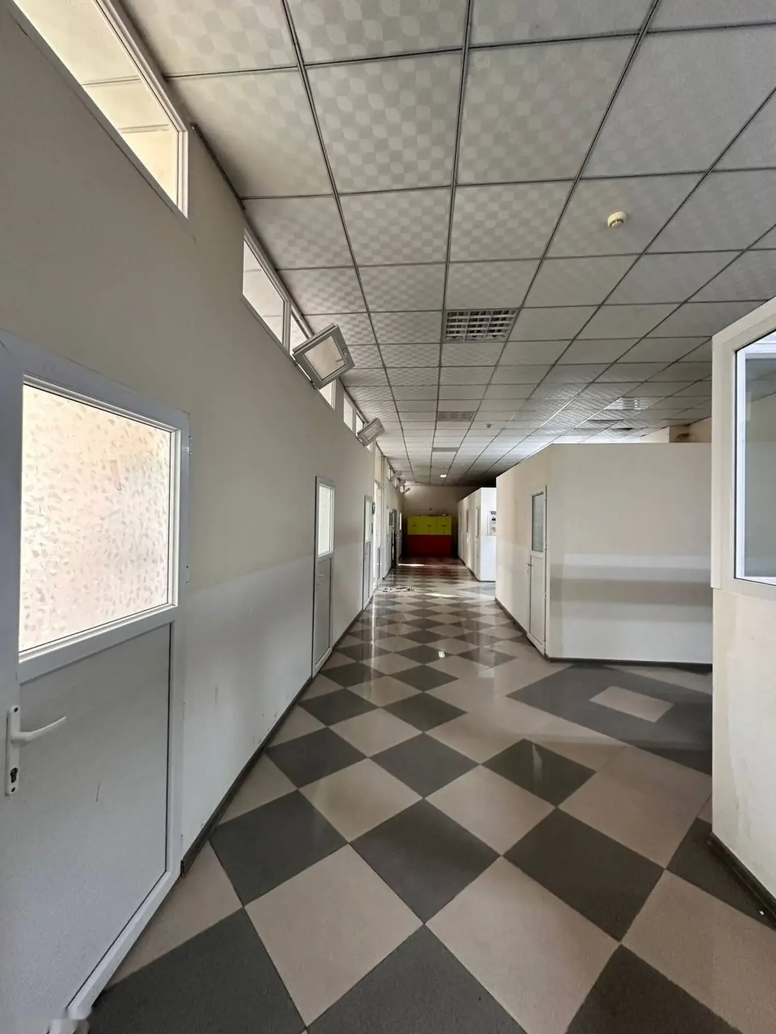 Помещение под свободное назначение, 700м², Сино — фото 4