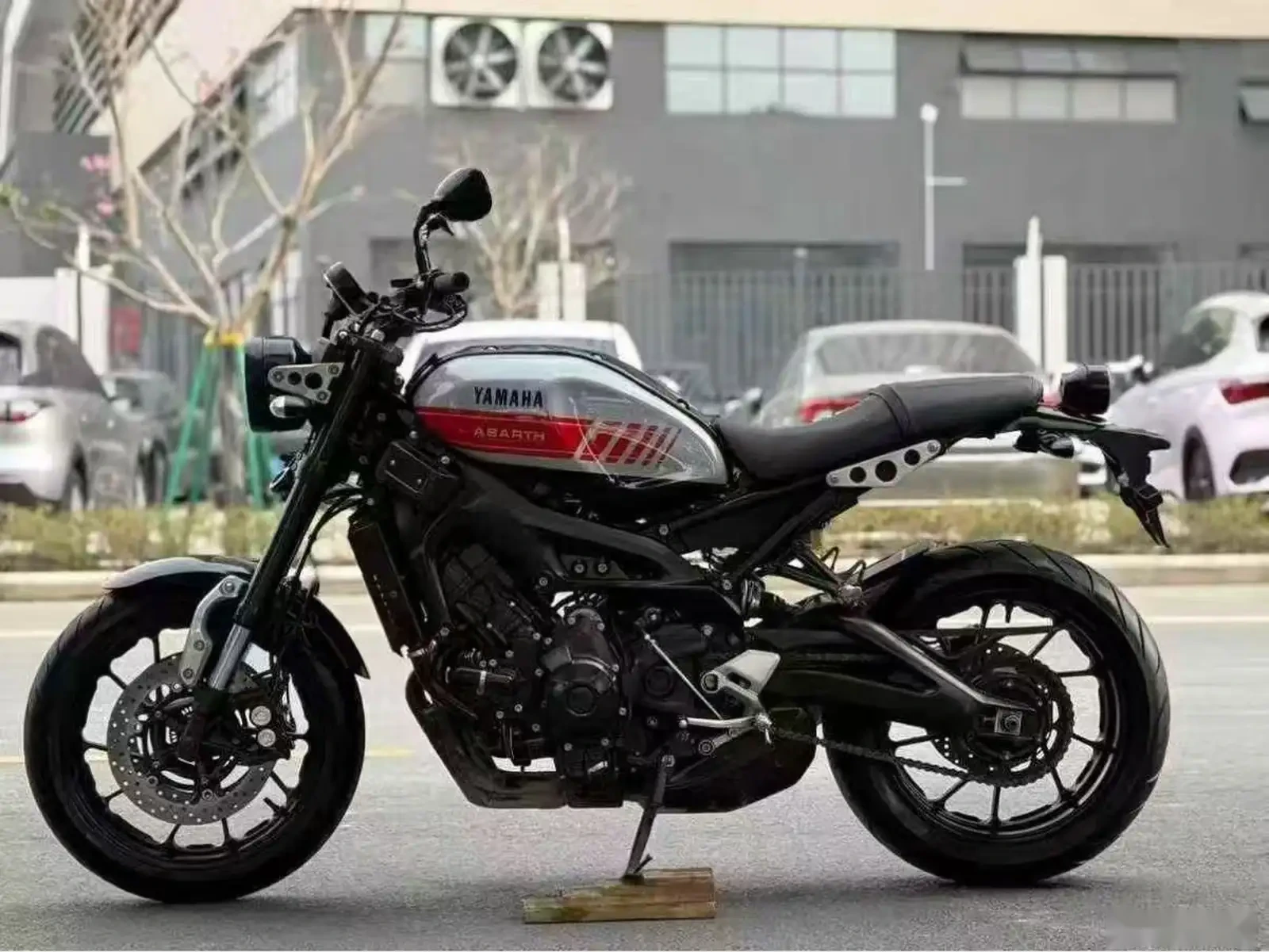 Мотоцикл Yamaha XSR900 — фото 4
