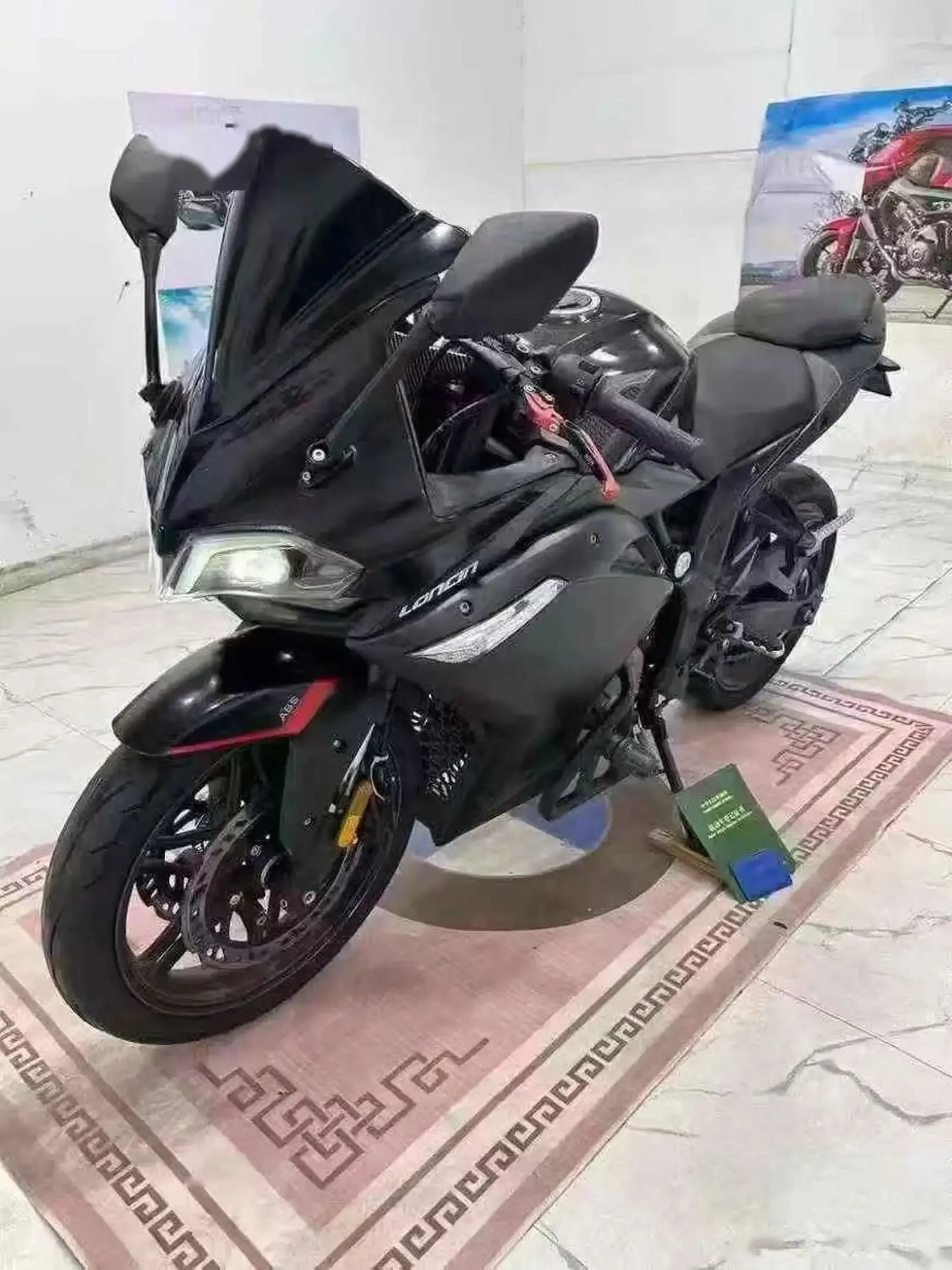 Мотоцикл Kawasaki 300 cc