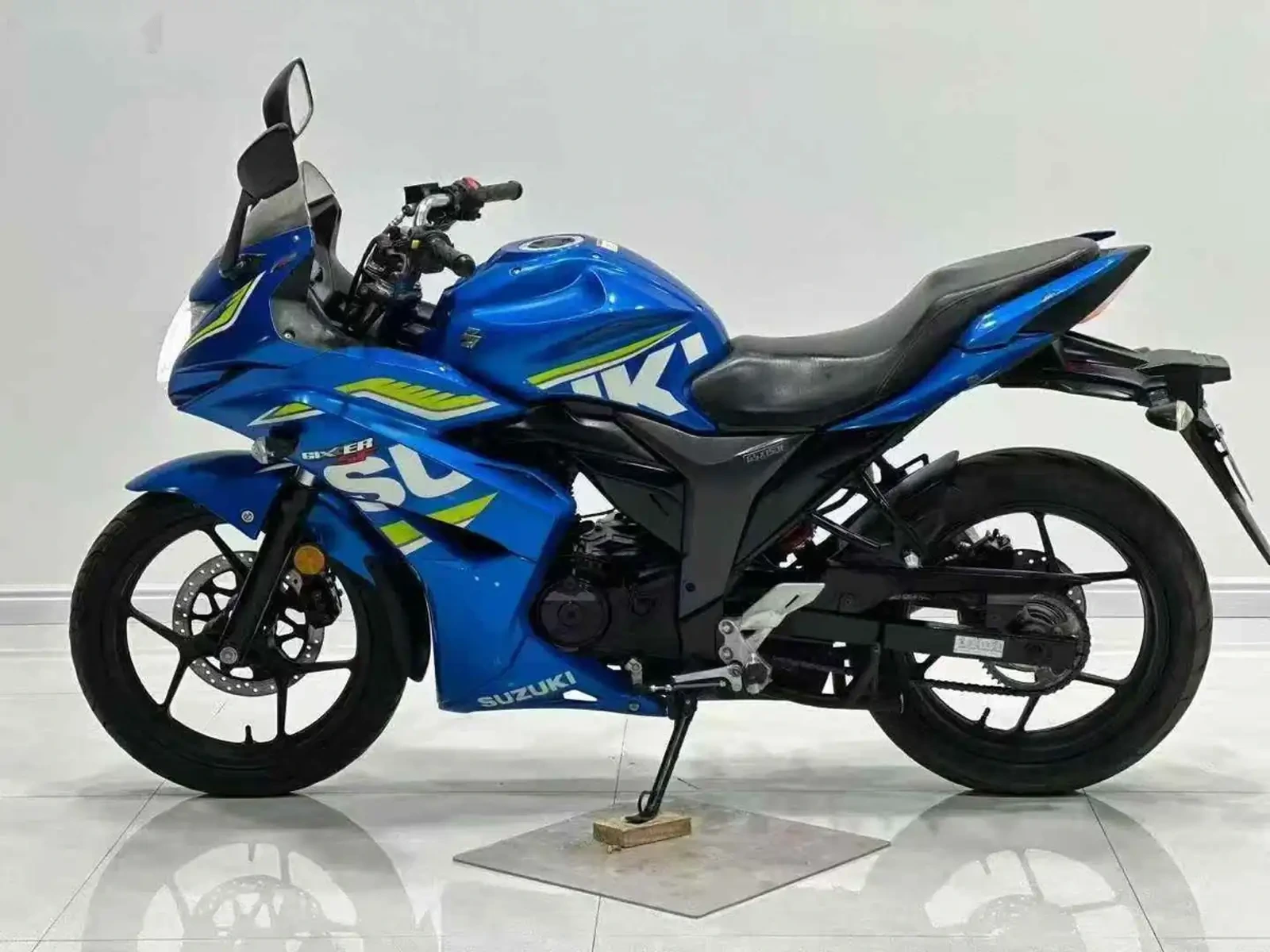 Мотоцикл Suzuki — фото 2
