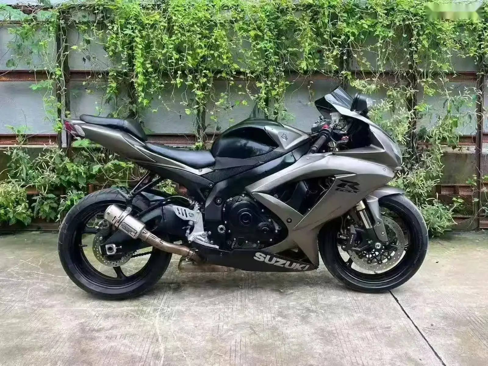 Мотоцикл Suzuki GSX600 — фото 3