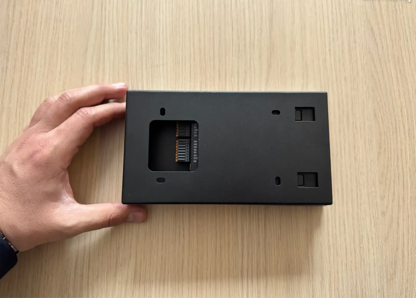 Параллельная коробка Hikvision DS-KABV6133-G/Surface