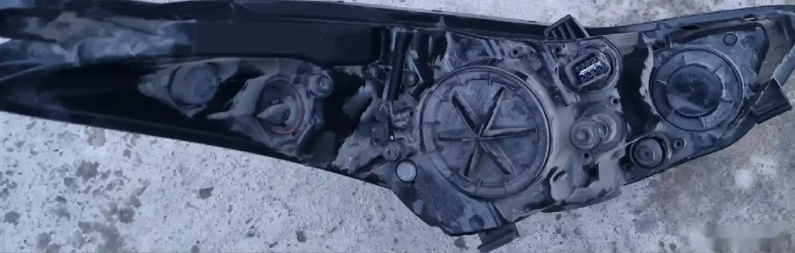 Стекло от фары Hyundai Avante MD — фото 3