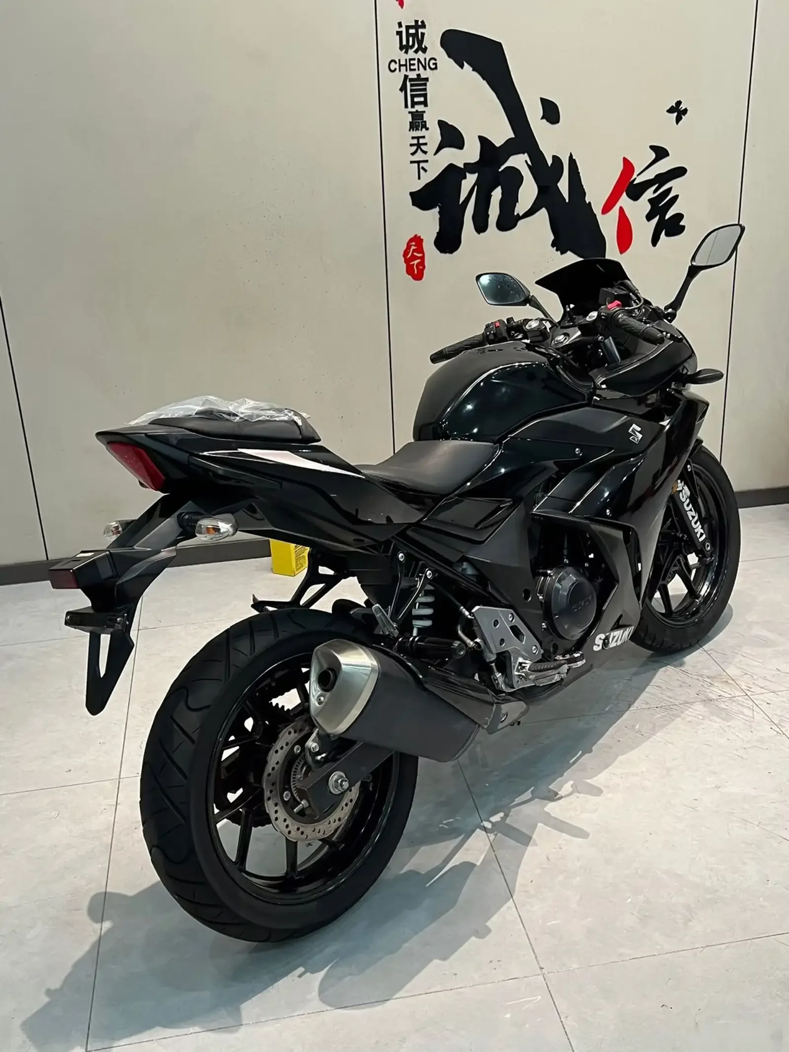 Мотоцикл Suzuki GS250R — фото 4