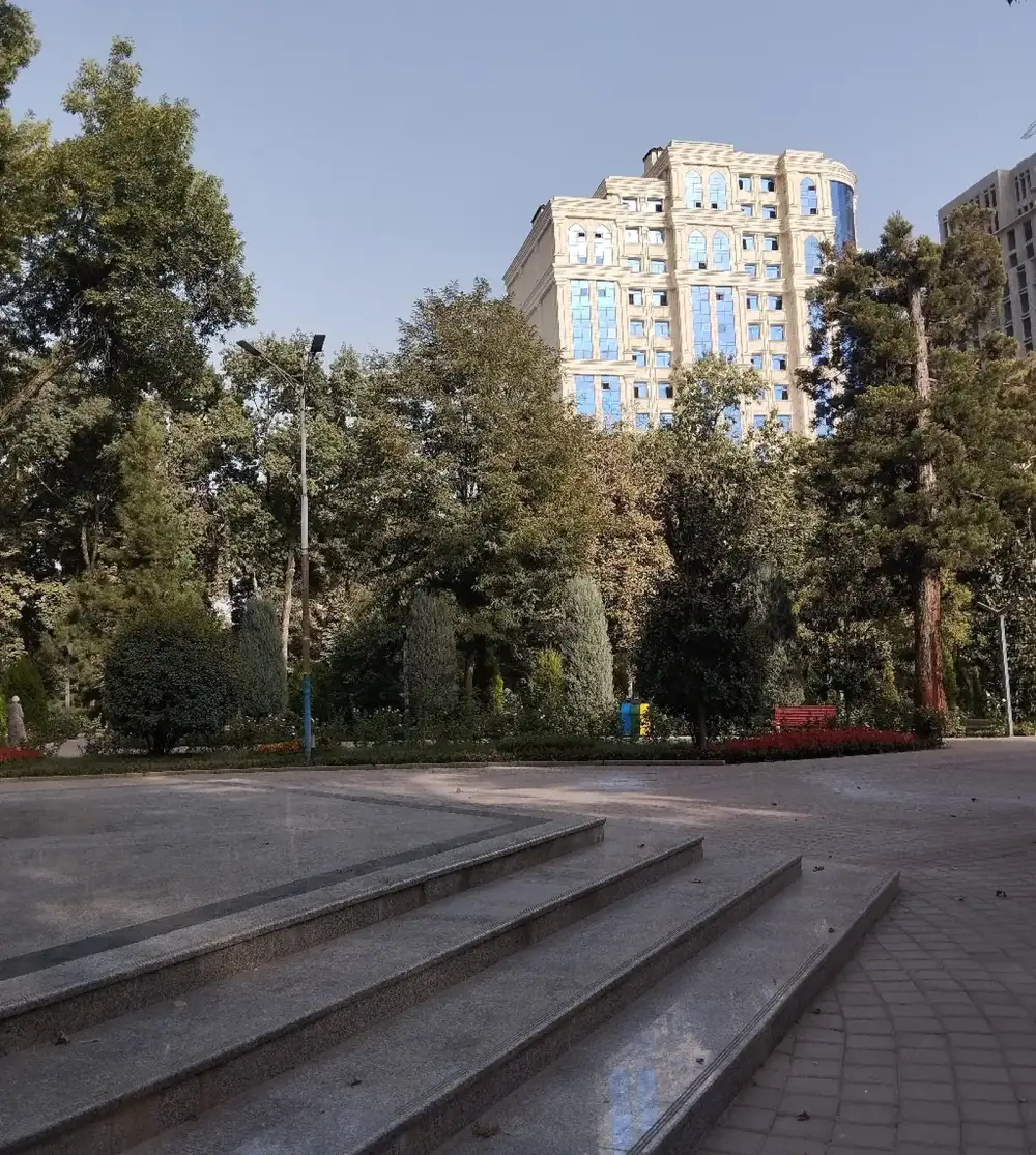 2-комн. квартира, 11 этаж, 50 м², орентир Шохмансур назди Ашан доми ру баруи парки Алишер Навои наздики ОВИР