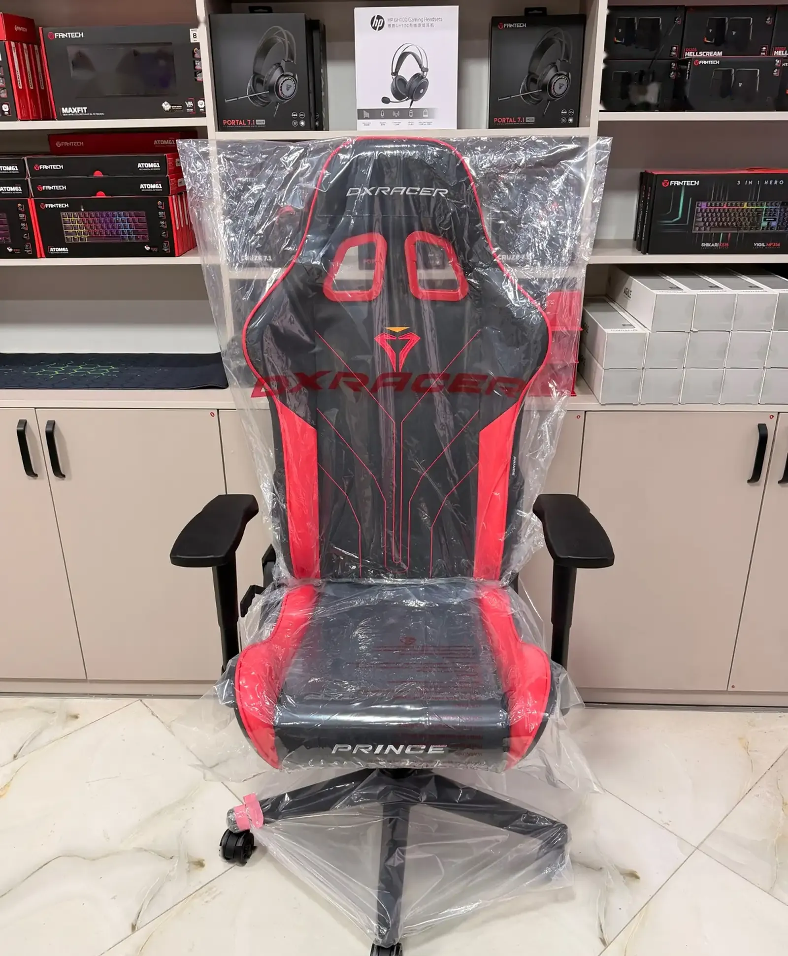 Игровое кресло DXRacer Prince Throne 2026 Black Red
