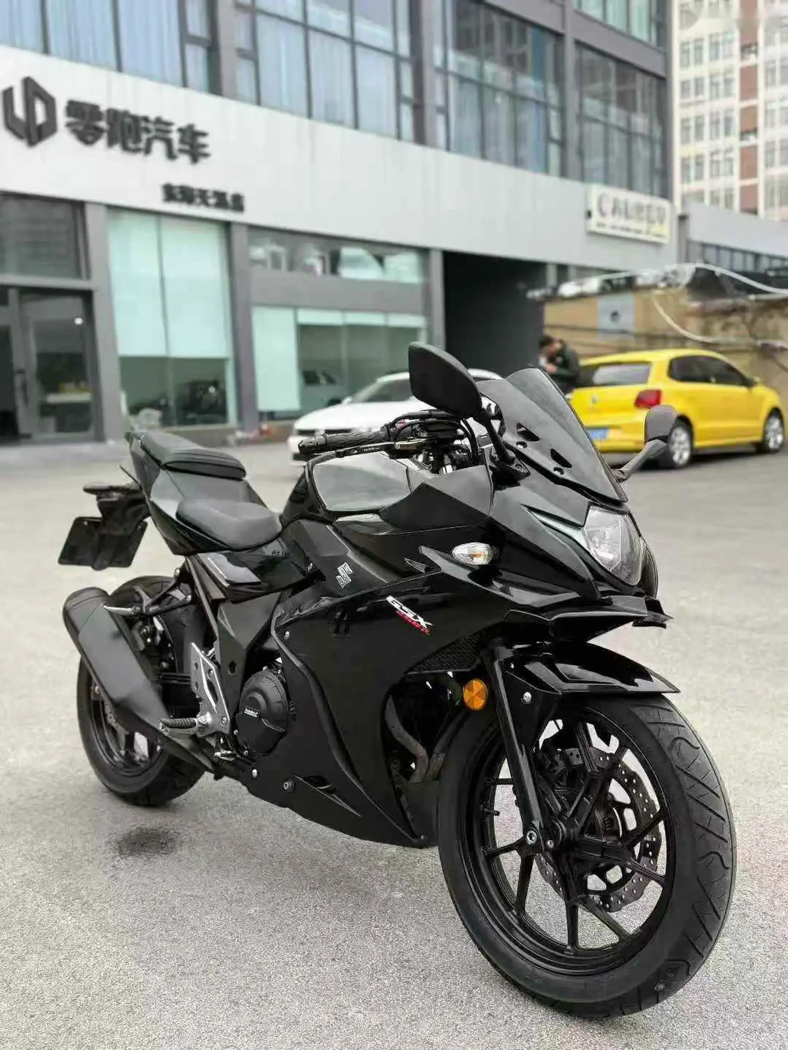 Мотоцикл Suzuki GSX — фото 3