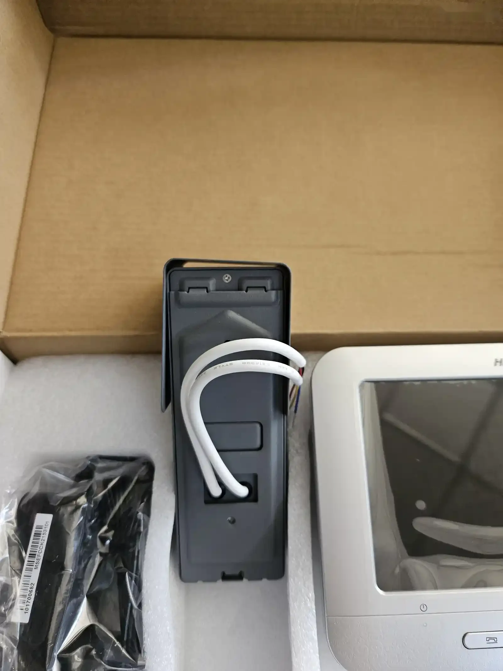 Видеодомофон Hikvision DS-KIS 203 — фото 5