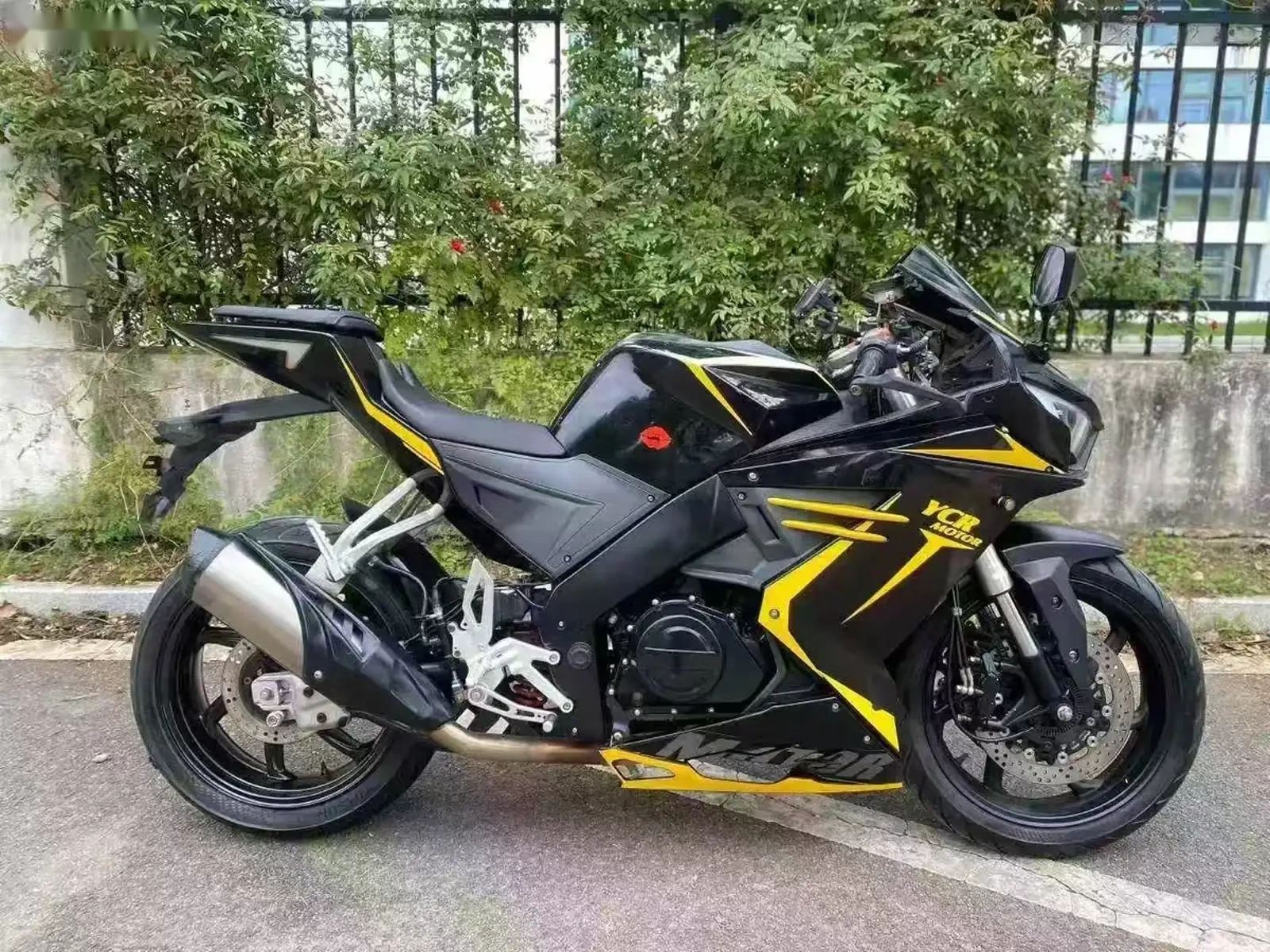 Мотоцикл Kawasaki — фото 4