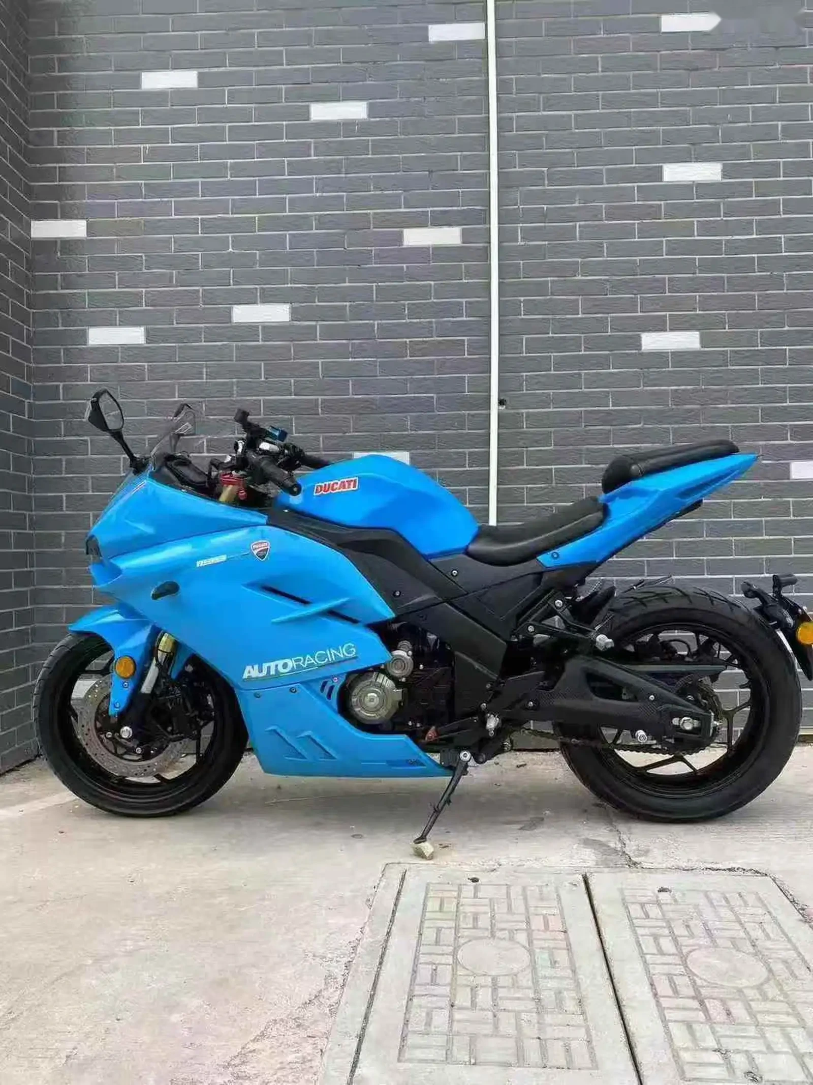 Мотоцикл Ducati 400 — фото 2