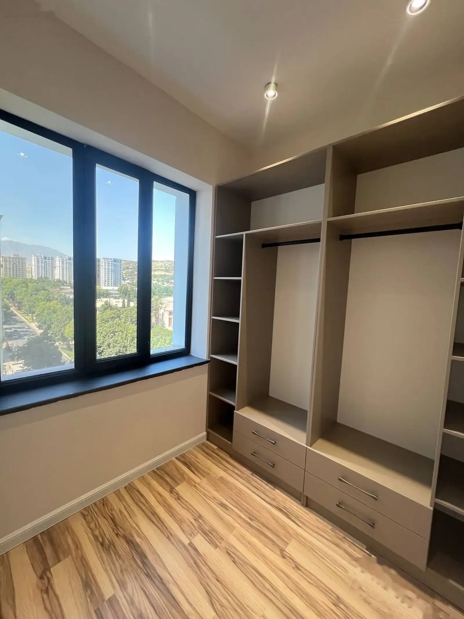 3-комн. квартира, 11 этаж, 114 м², И. Сомони